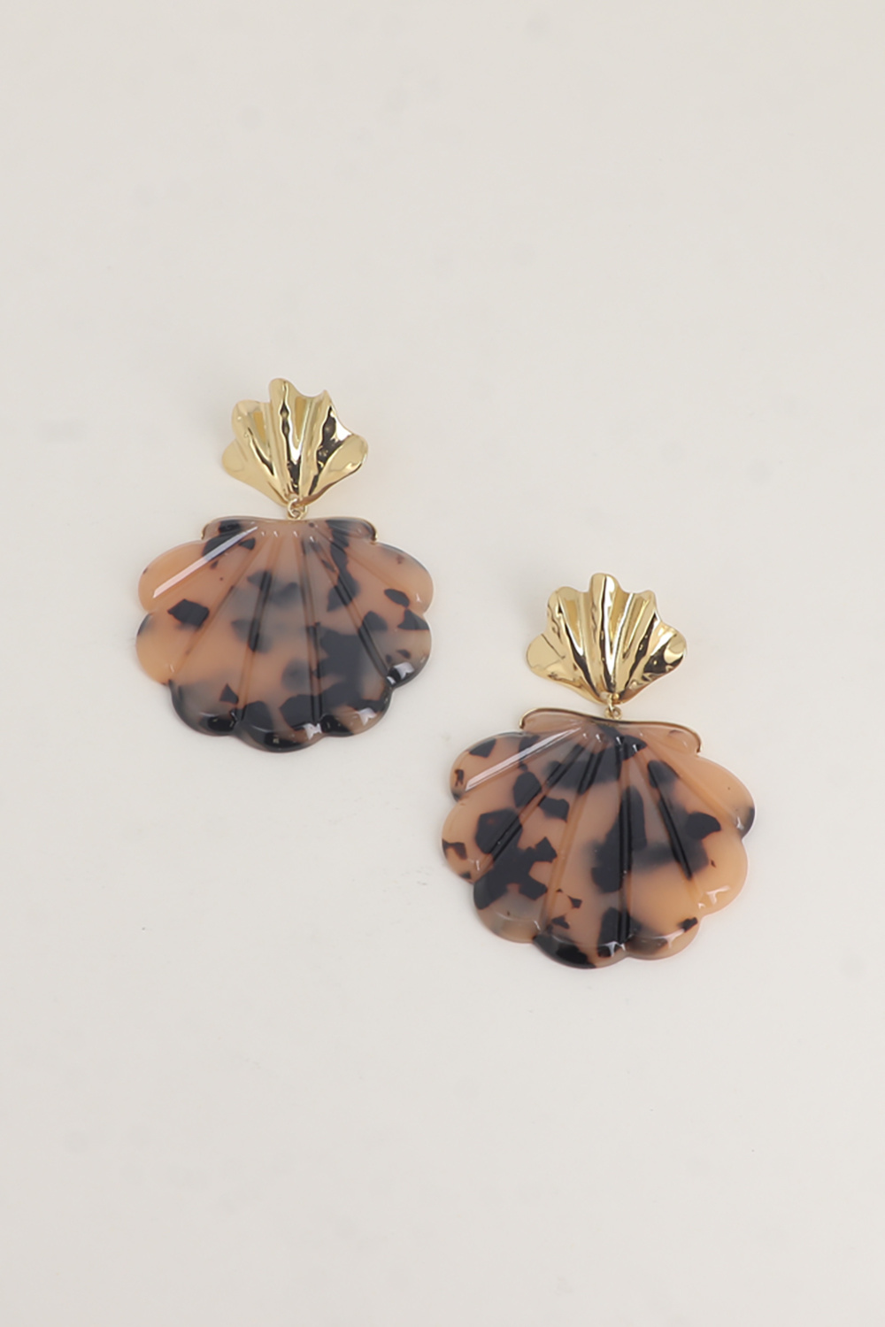 Wholesaler Bohm - Dangling earrings - 2 pieces with shells and resin