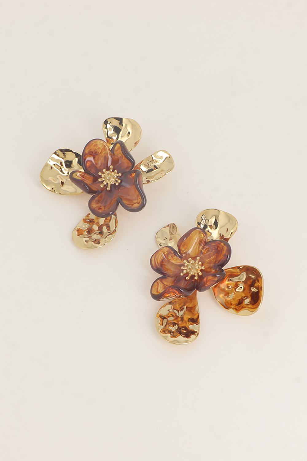 Großhändler Bohm - Stecker-Ohrringe - strukturierte Blume und Harzblume