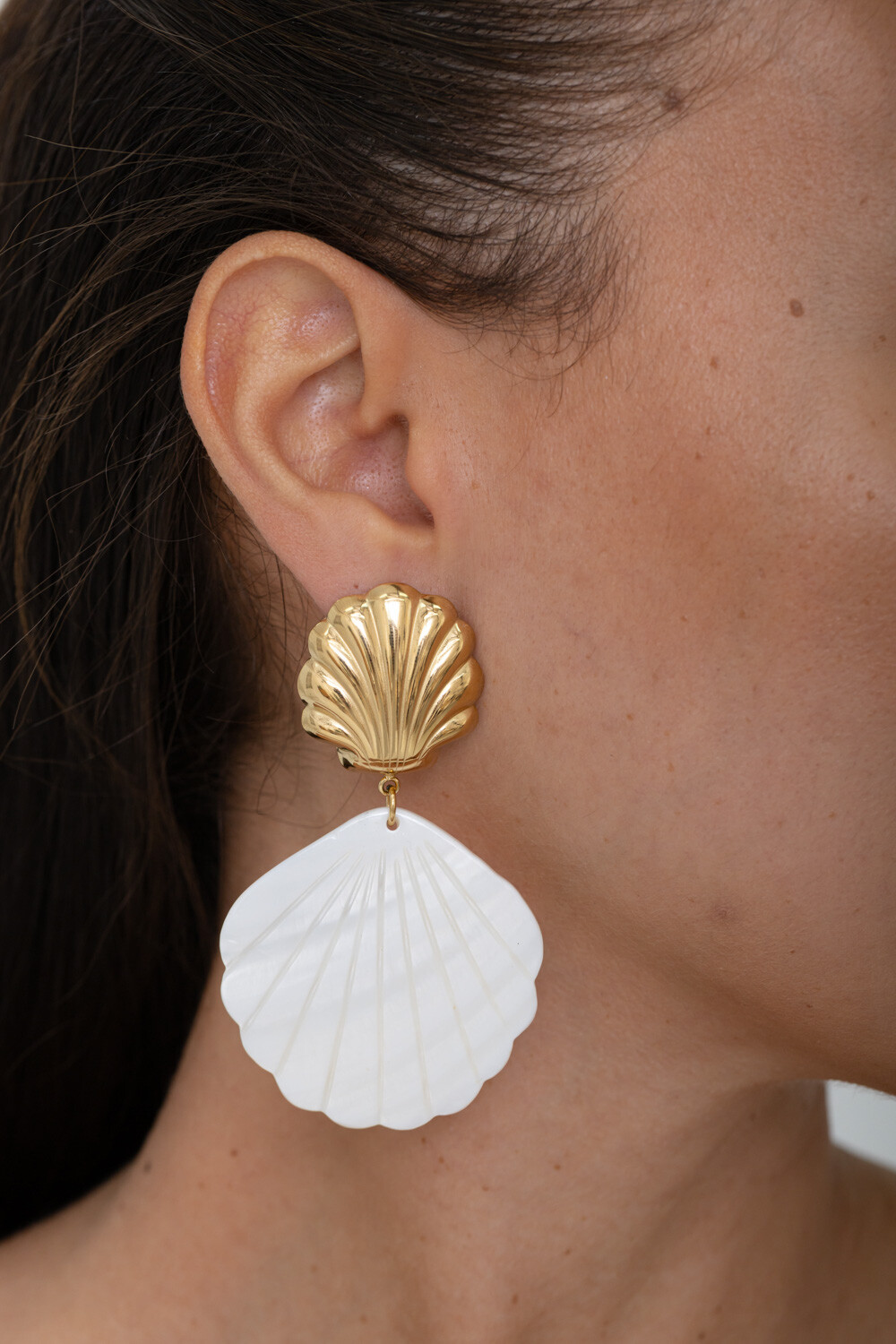 Wholesaler Bohm - Dangling earrings - 2 pieces, one domed shell and one mother-of-pearl shell