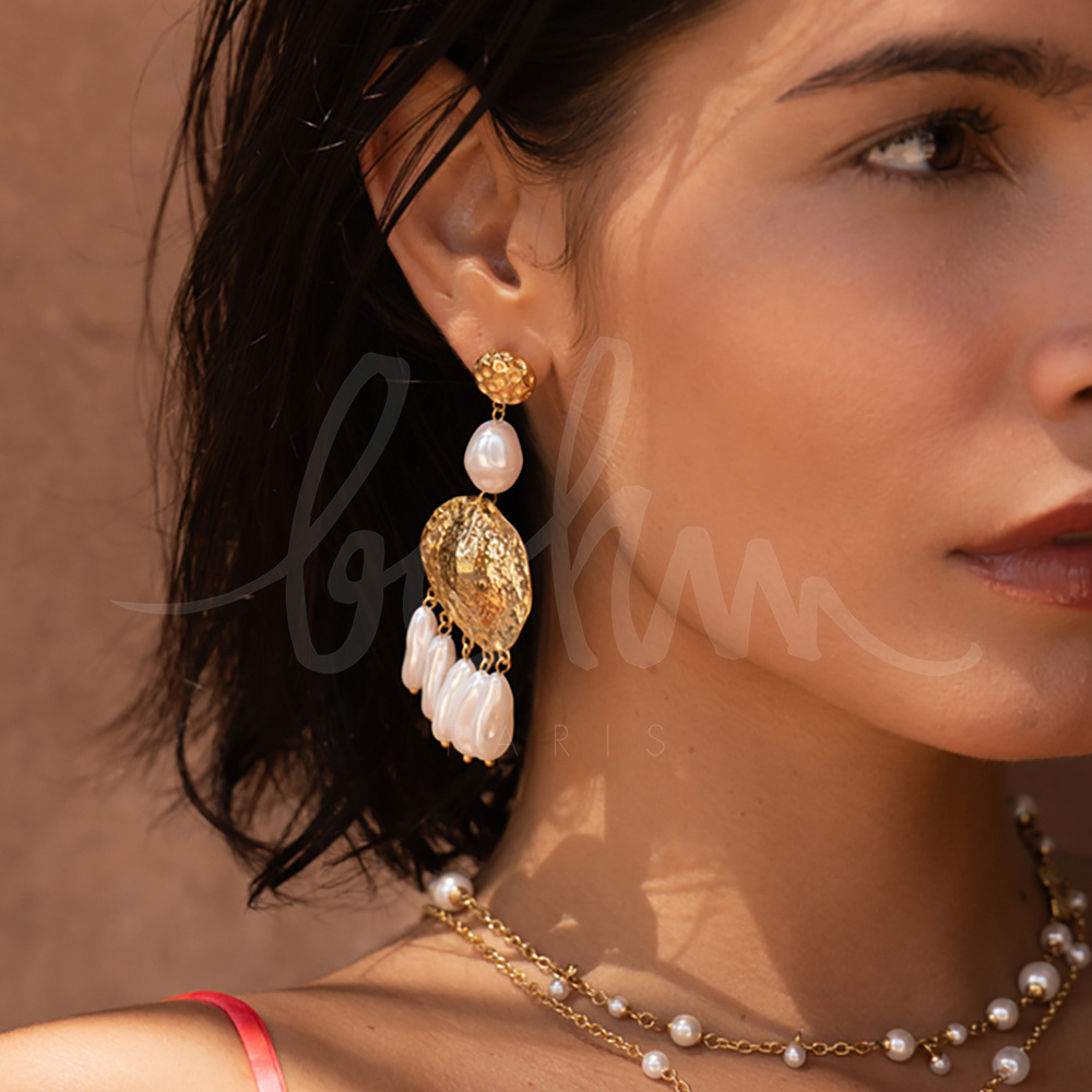 Grossiste Bohm - Boucles pendantes - pièces texturées et perles en acétate