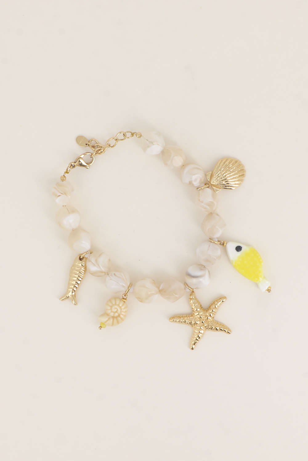 Mayorista Bohm - Pulsera de cable - grandes cuentas de resina de colores y dijes (conchas, estrella de mar, peces, cerámica)