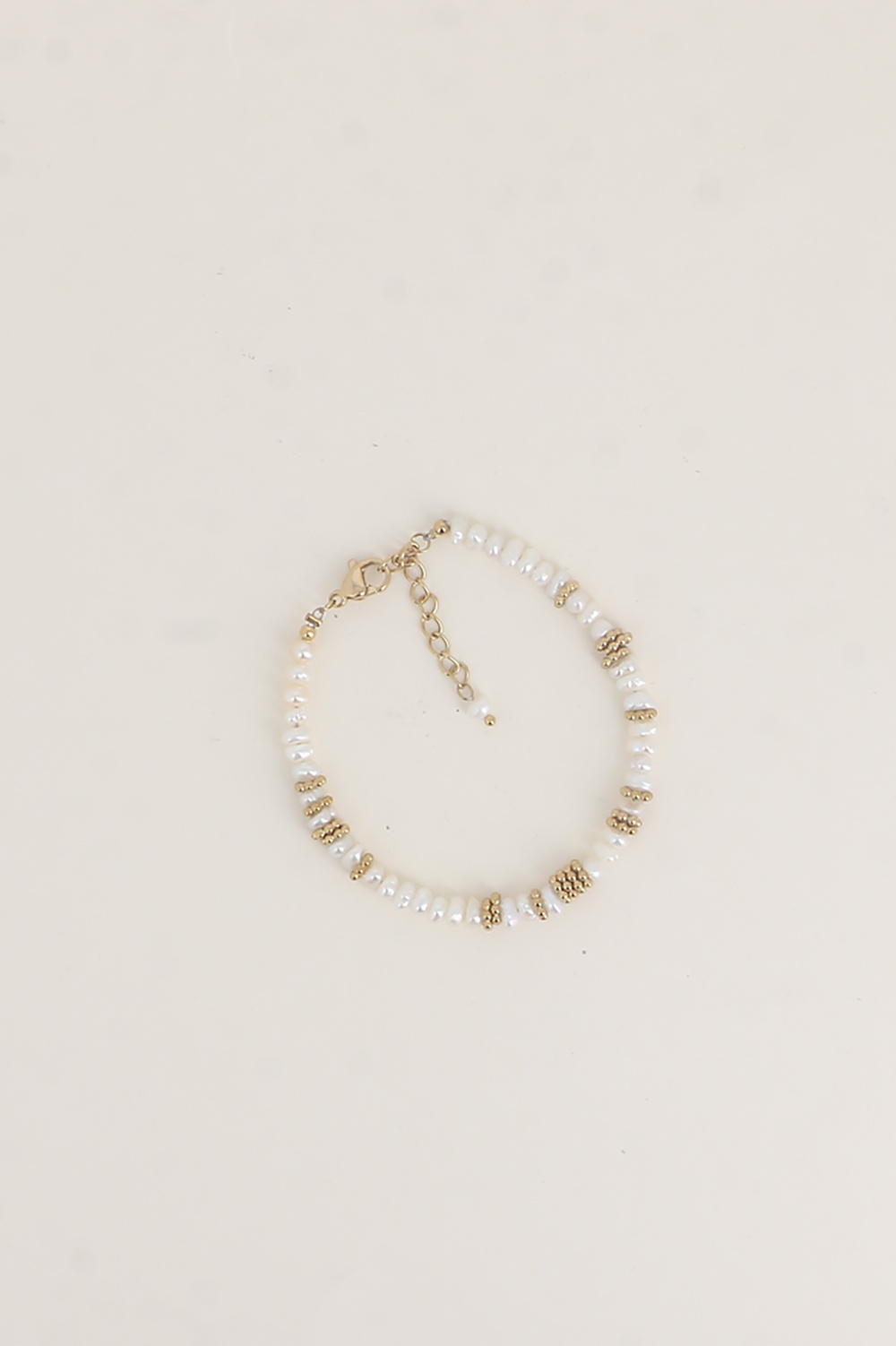 Grossiste Bohm - Bracelet - perles d'eau douce et anneaux effet milgrain
