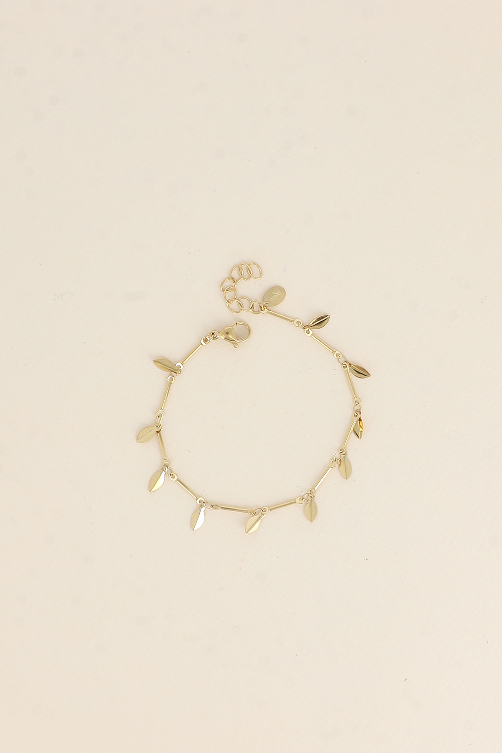 Mayorista Bohm - Pulsera - eslabones cilíndricos y pétalos colgantes