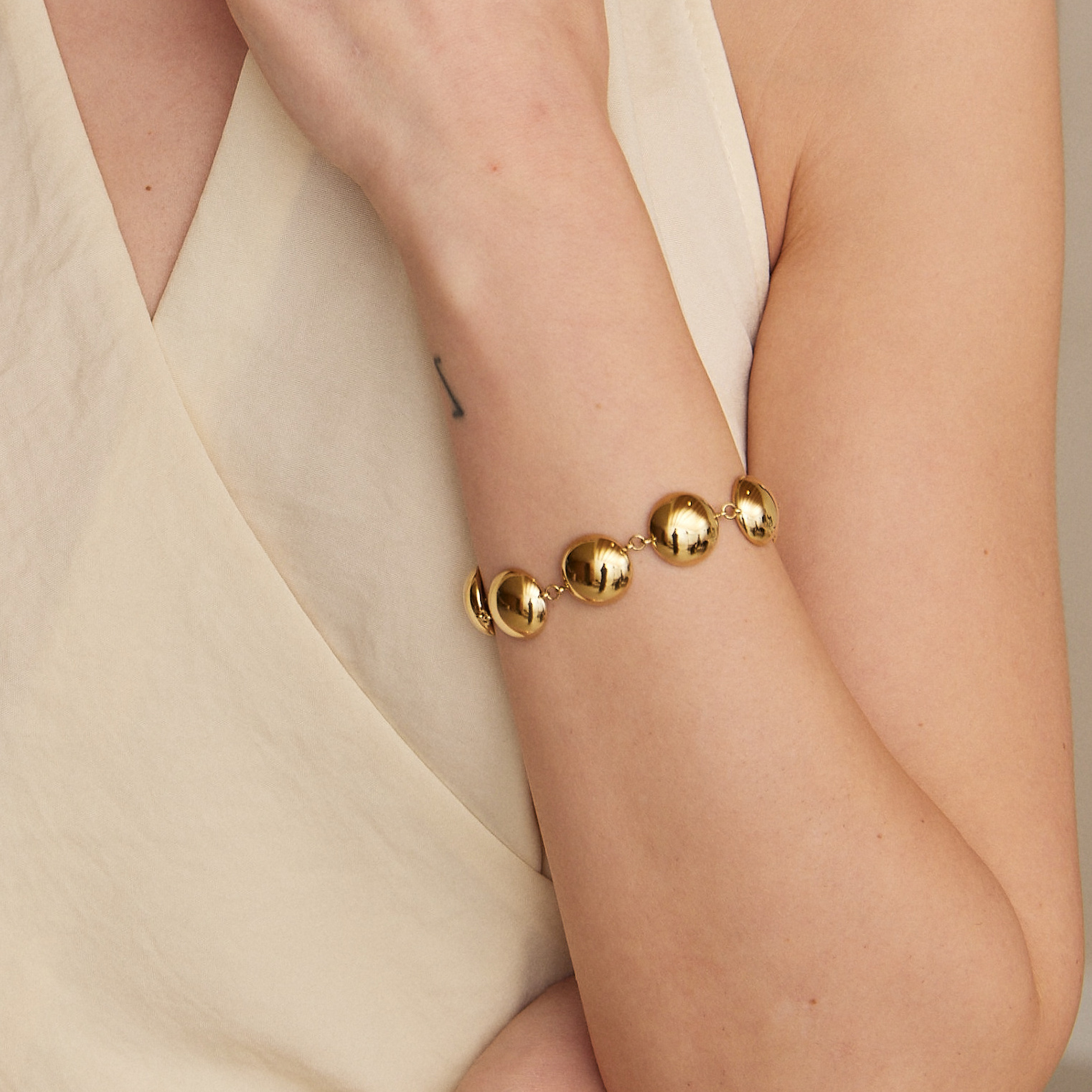Wholesaler Bohm - Bracelet - curved links, double -sided, shiny and textured
