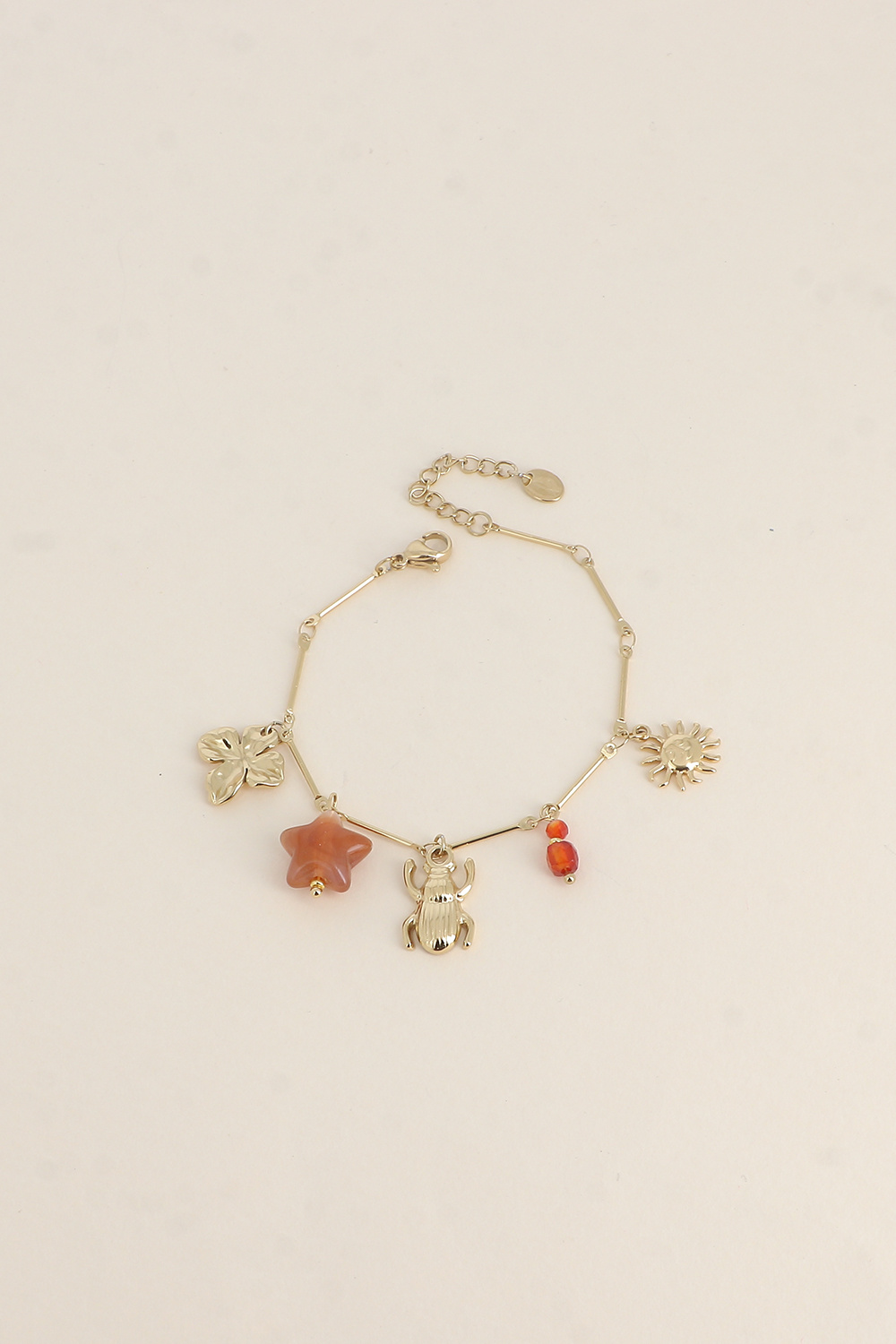 Grossiste Bohm - Bracelet - fleur, étoile en résine, pierres naturelles, scarabée, soleil