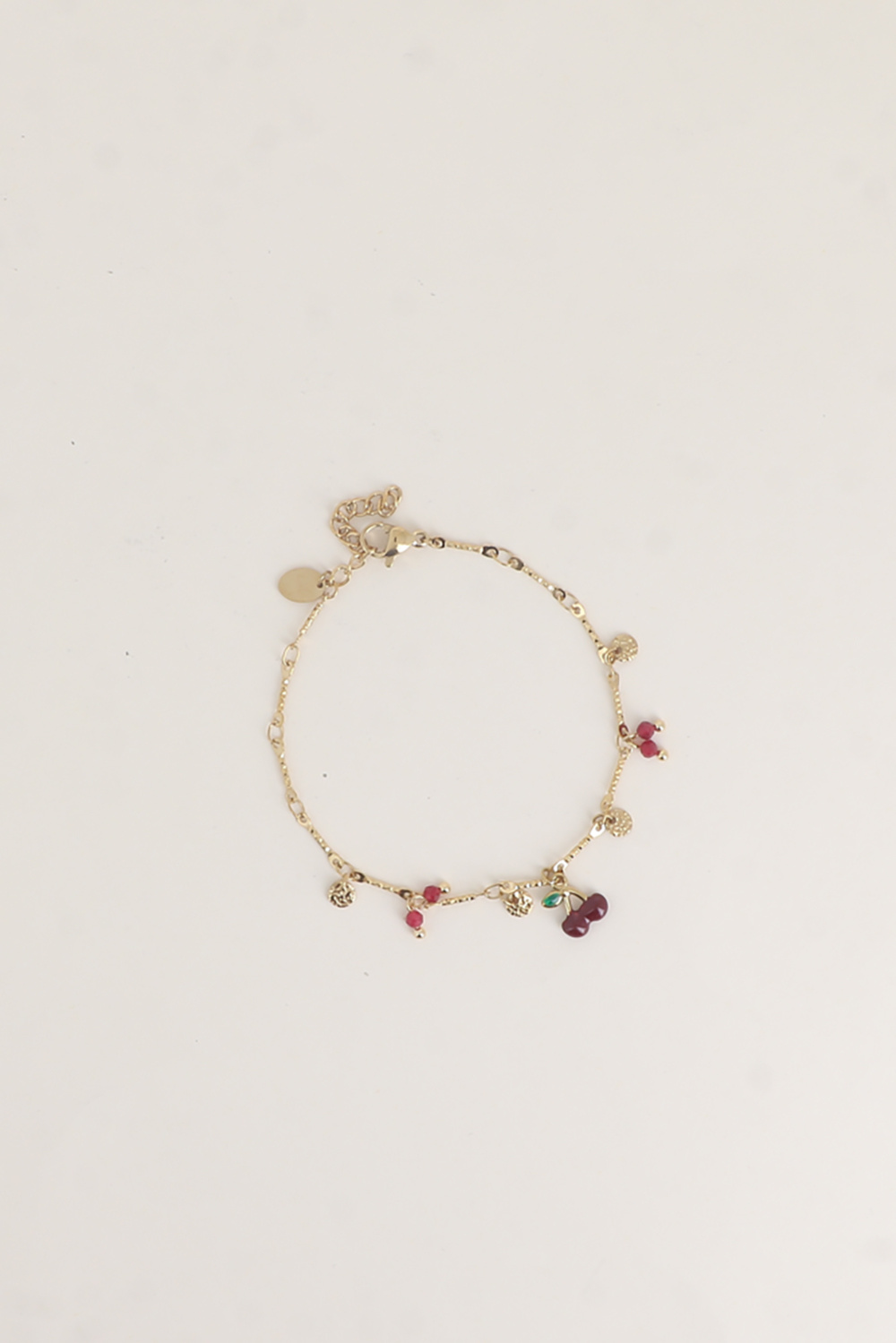 Grossiste Bohm - Bracelet - cerise en émail, pastilles rondes martelées et pierres naturelles
