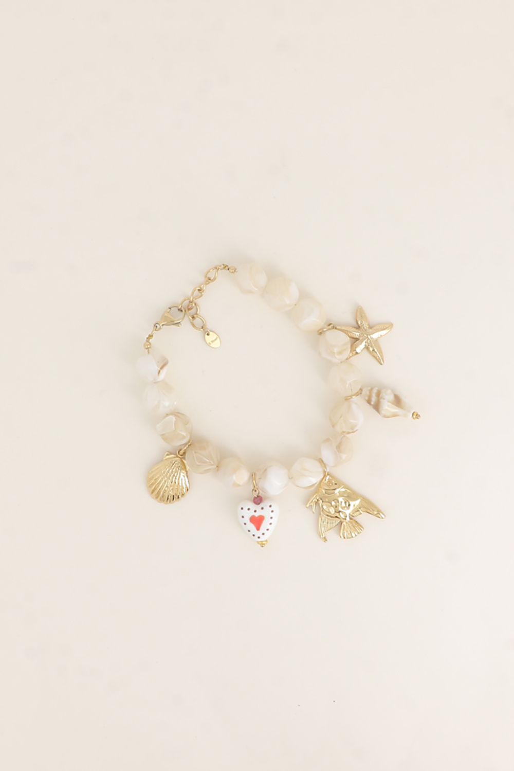 Mayorista Bohm - Pulsera de cable - grandes cuentas de resina de colores y dijes (conchas, estrella de mar, corazón de cerámica, pez)