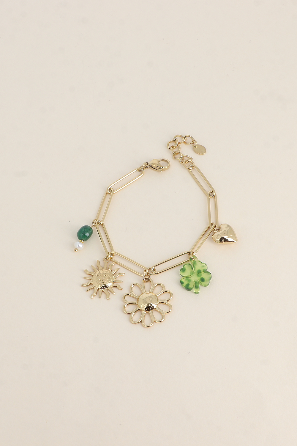 Grossiste Bohm - Bracelet - pierres naturelles, fleur, soleil, trèfle en résine, coeur martelé