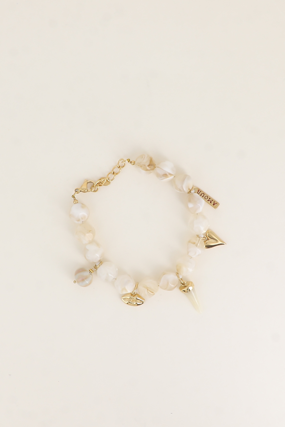 Grossiste Bohm - Bracelet sur câble - perles en résine, perle en céramique émaillée, bouche, corne en résine, coeur, plaquette AMOUR