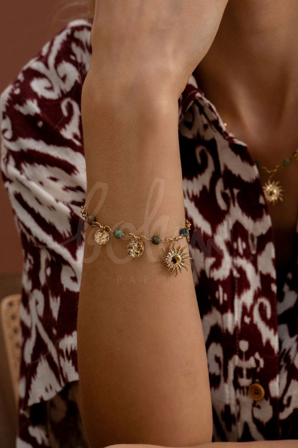 Grossista Bohm - Bracciale: nappine rotonde martellate, pietre naturali, pendente sole