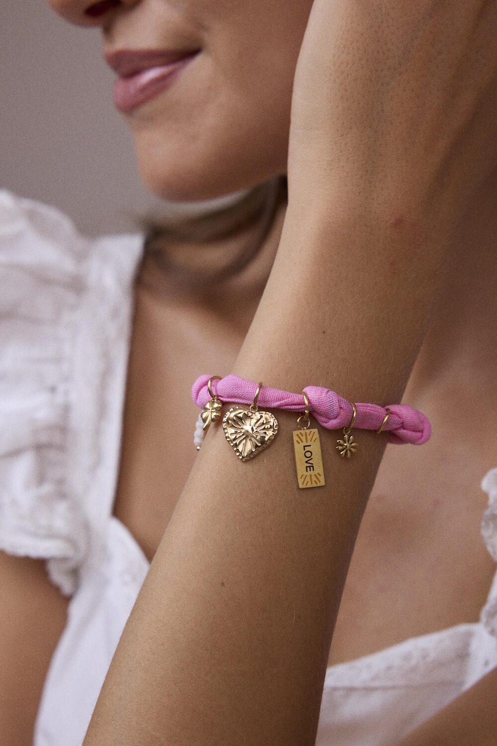 Mayorista Bohm - Pulsera - tela de cinta, flor con cuentas, trébol, corazón, placa LOVE, sol