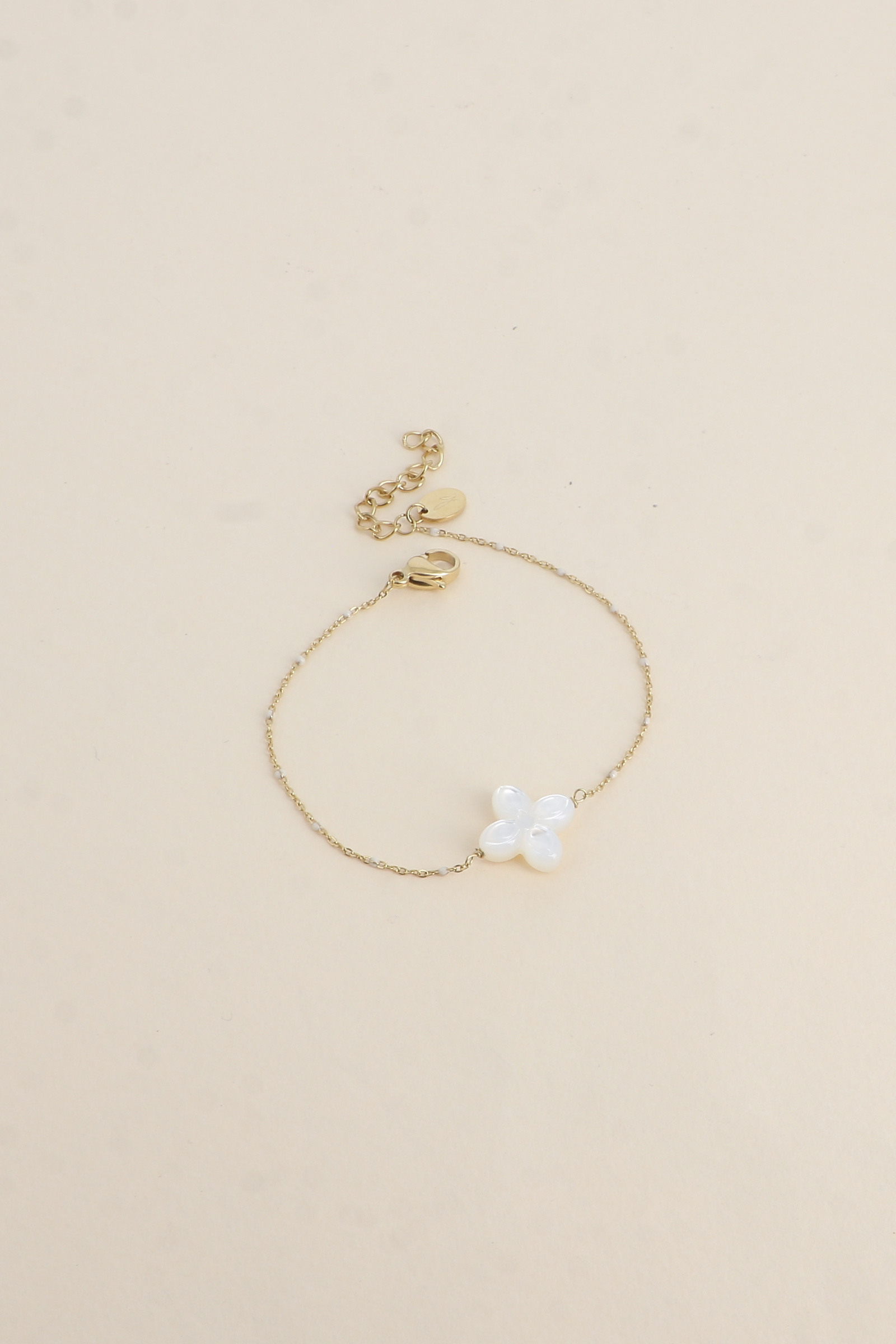 Grossiste Bohm - Bracelet - maille émaillée et pendentif trèfle nacré