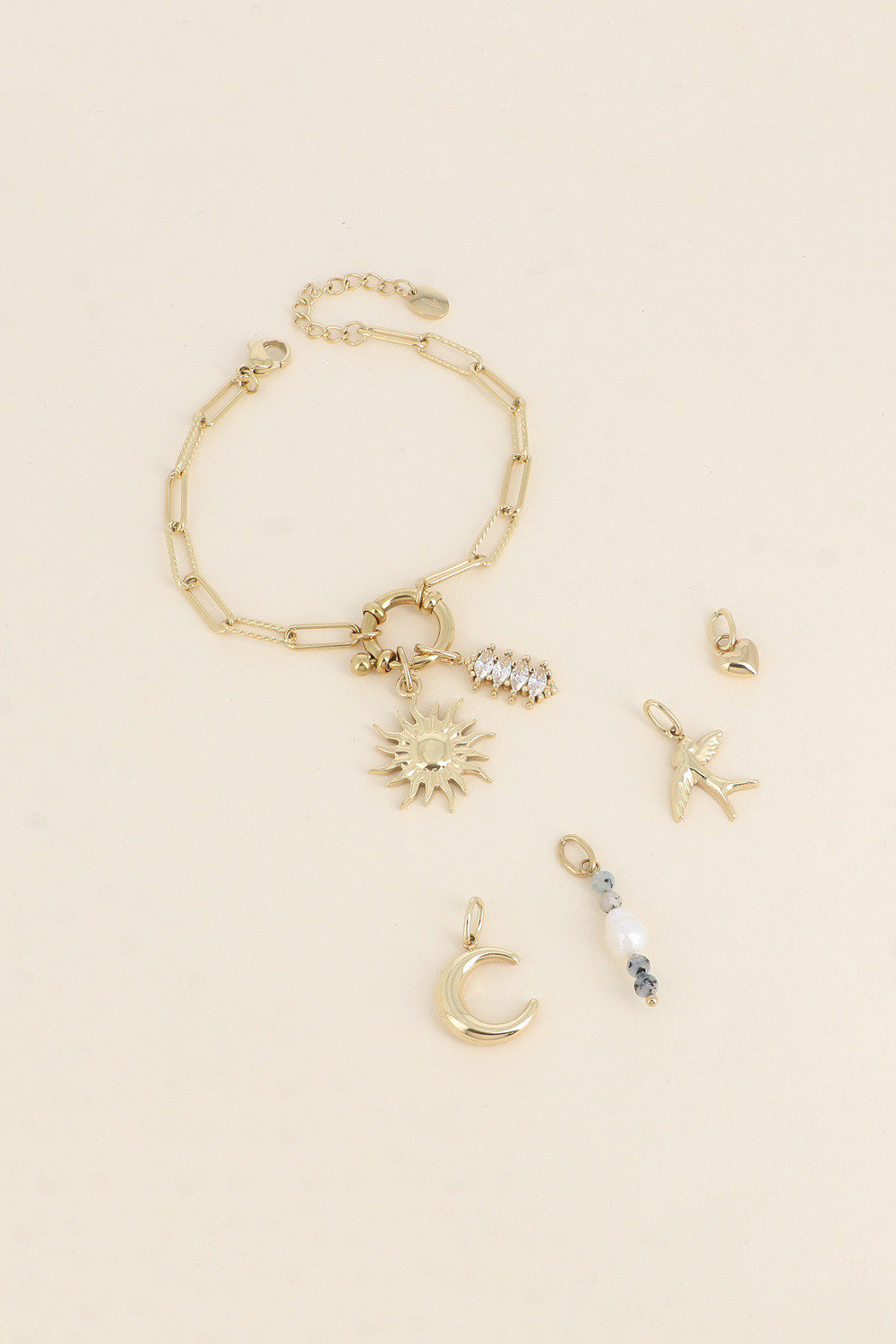 Grossiste Bohm - Cartelette CARPEDIEM Bracelet et 6 pendentifs (soleil et cristaux)