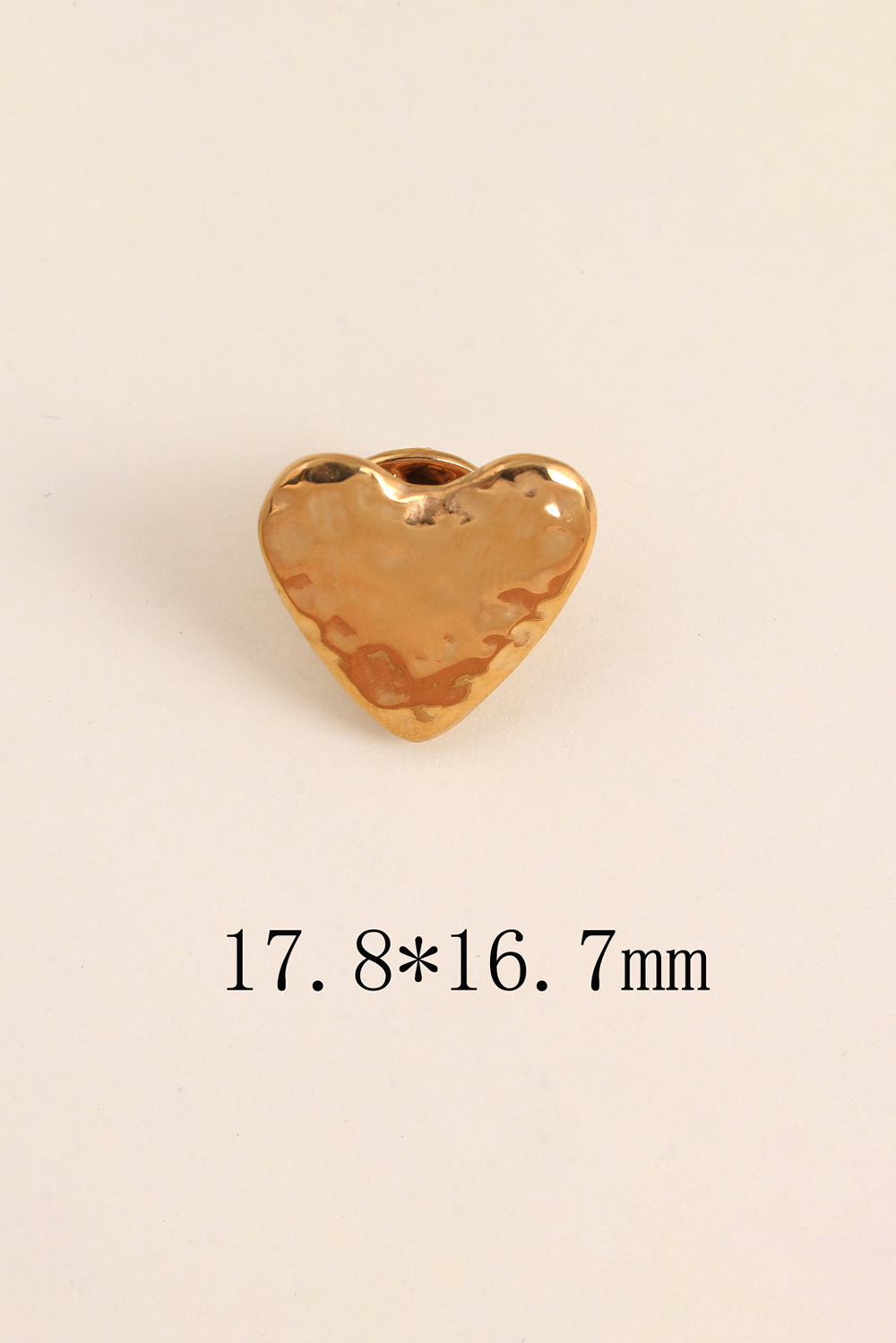 Grossiste Bohm - Pin's - coeur à finition martelée