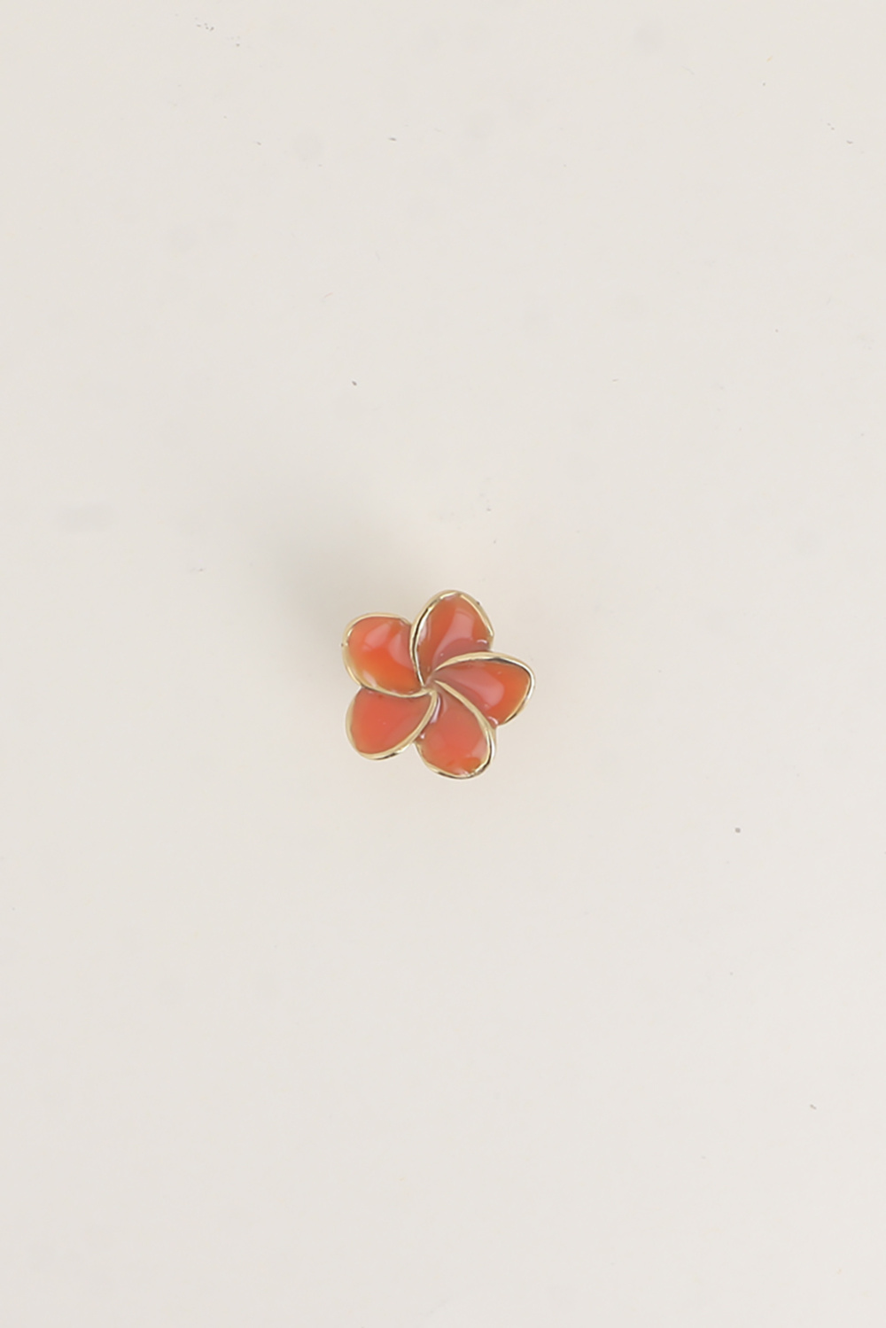 Grossiste Bohm - Pin's - motif fleur émaillée 17mm