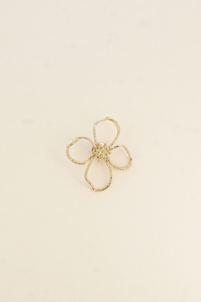 Grossiste Bohm - Pin's - motif floral ajouré 48 x 50 mm Grossiste Bohm - Pin's - motif floral ajouré 48 x 50 mm