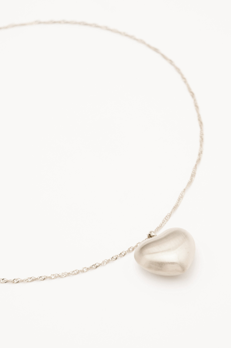 Mayorista Bohm - Collar largo Osana - gran corazón cepillado