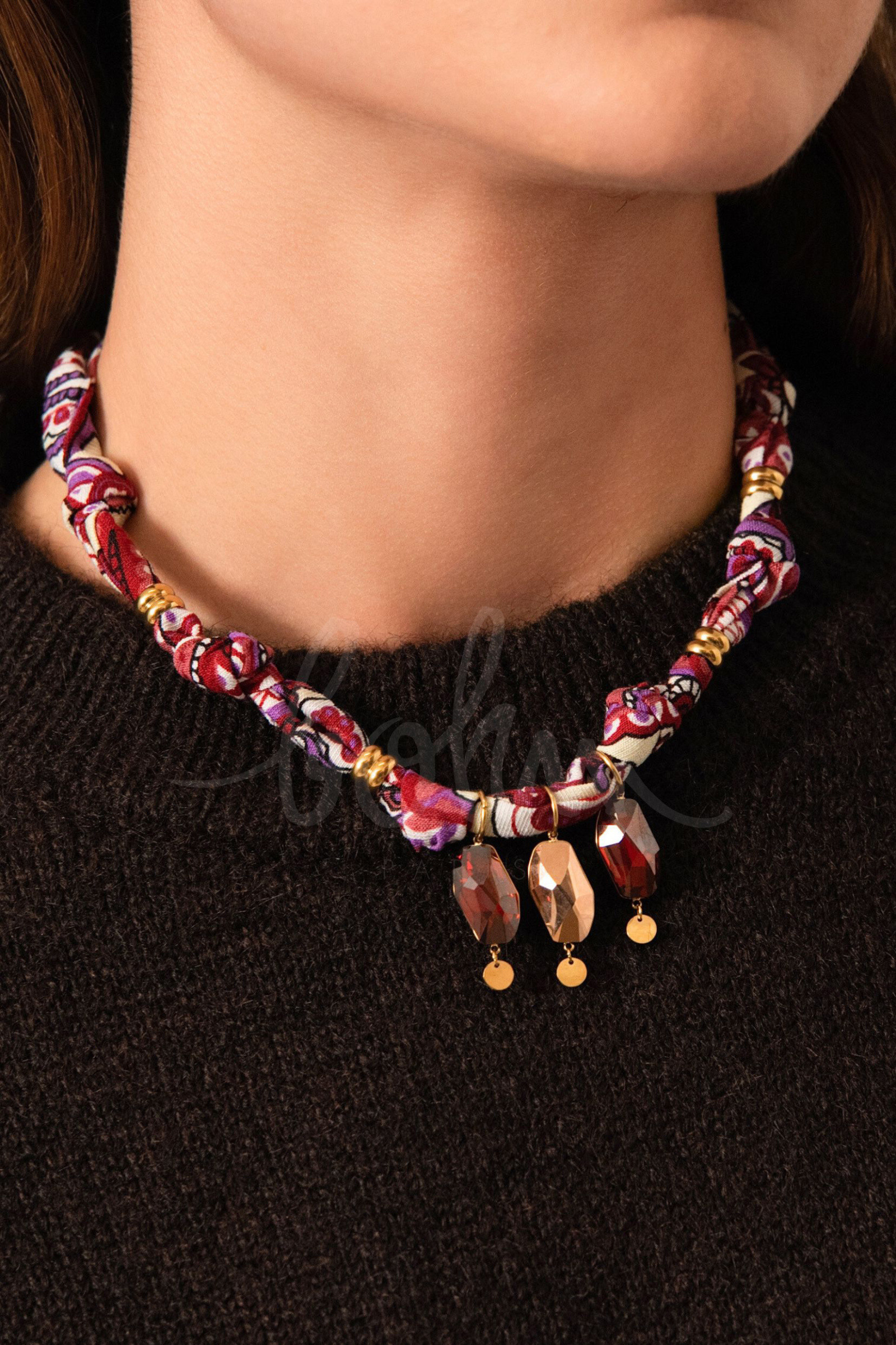 Mayorista Bohm - Collar de tela Tina - Adornado con 3 cristales Swarovski®