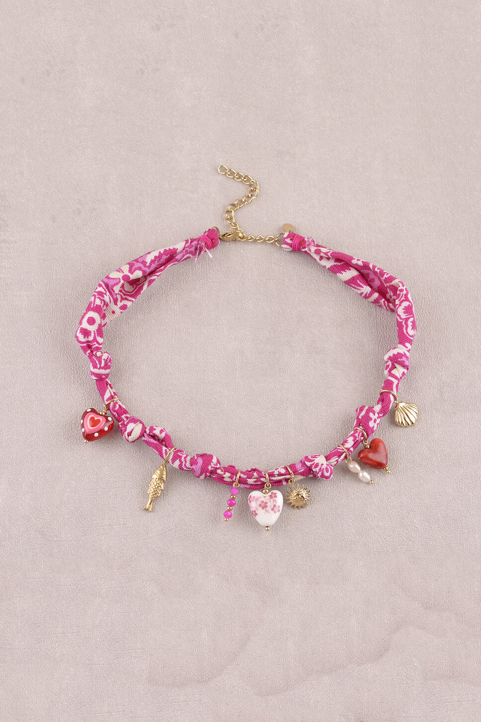 Mayorista Bohm - Collar Candice - cinta de tela, dijes (Cerámica, pez, corazones, resina y perlas de agua dulce)