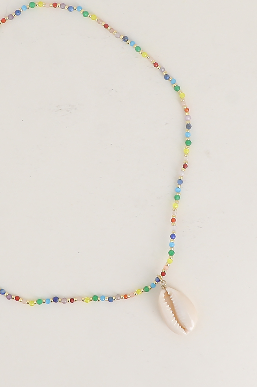 Mayorista Bohm - Collar - en hilo, ajustado al cuello con piedras naturales, cuentas de rocalla y cauri natural
