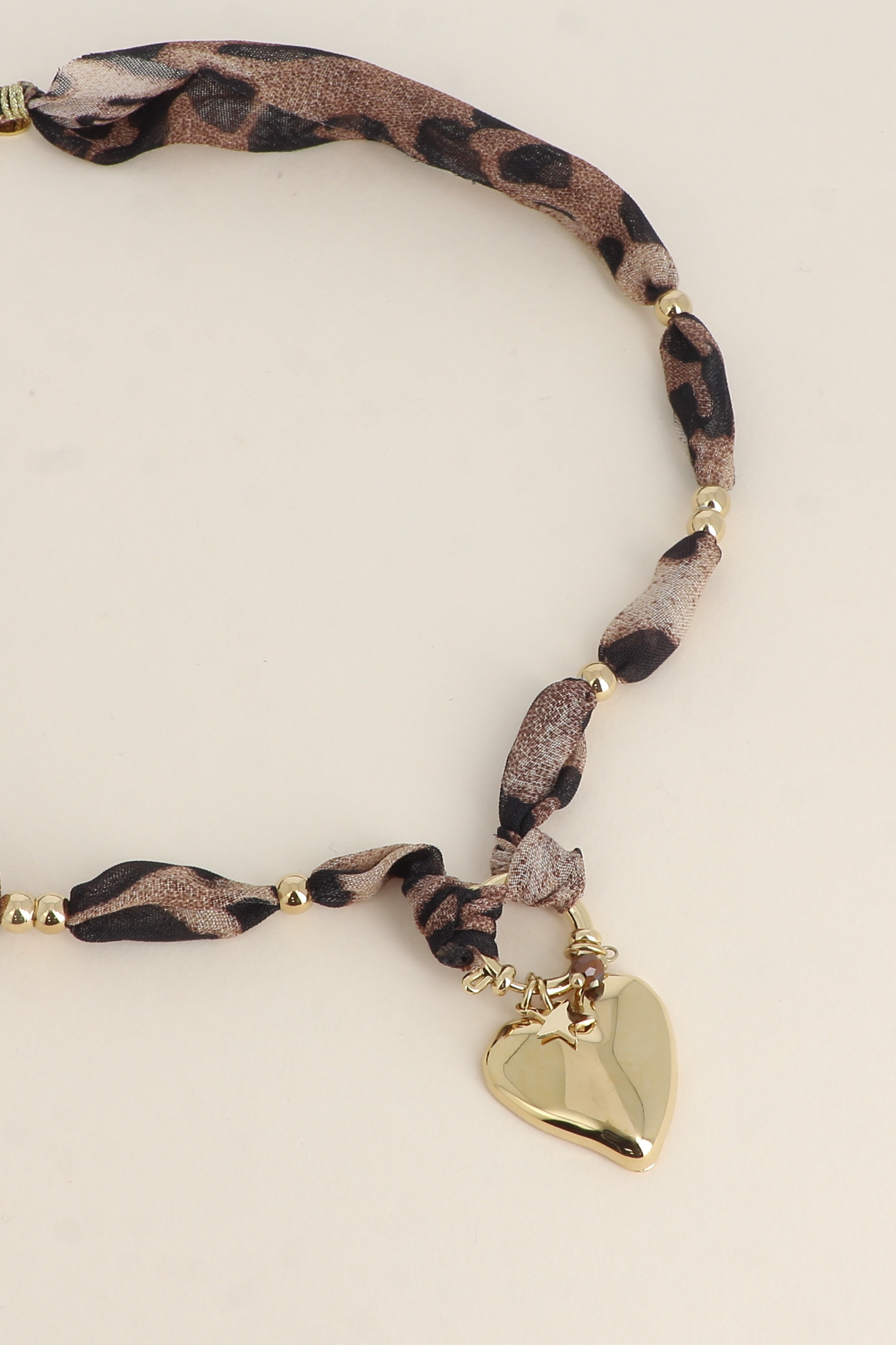 Grossiste Bohm - Collier - tissu avec fermoir bouée, pendentifs coeur, étoile, pierre naturelle