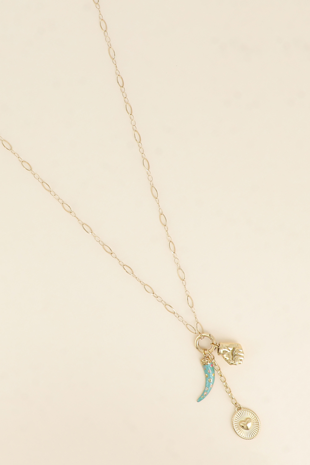 Grossista Bohm - Collana lunga - anello e pendenti (pugno, mano, corno smaltato, cuore)
