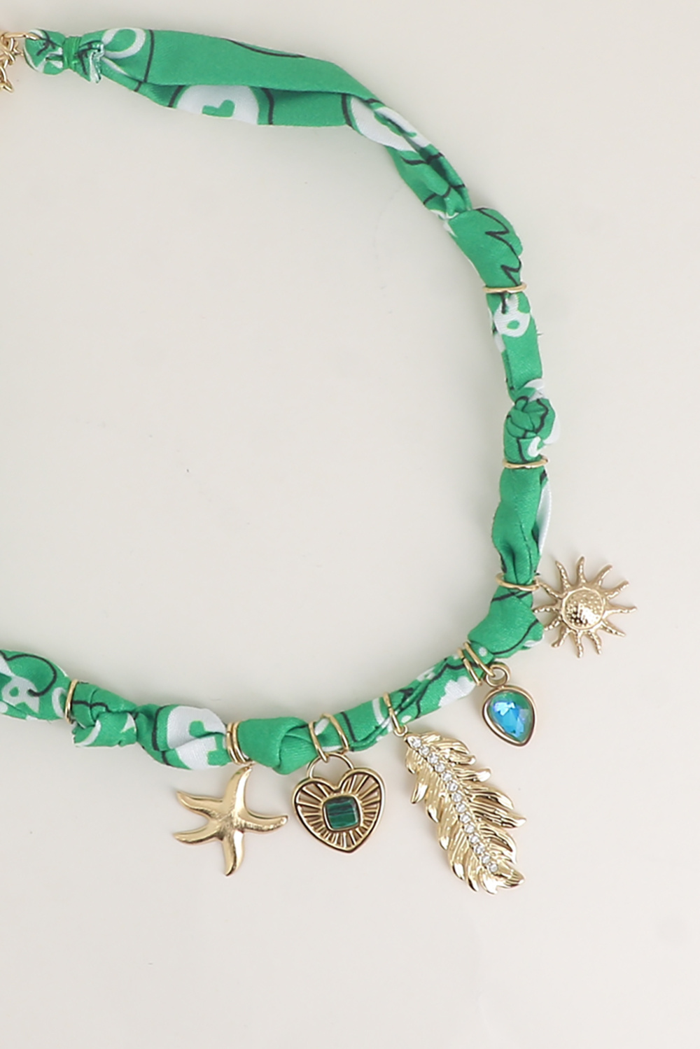 Mayorista Bohm - Collar de tela de cinta - estrella de mar, corazón, follaje, cristal, sol