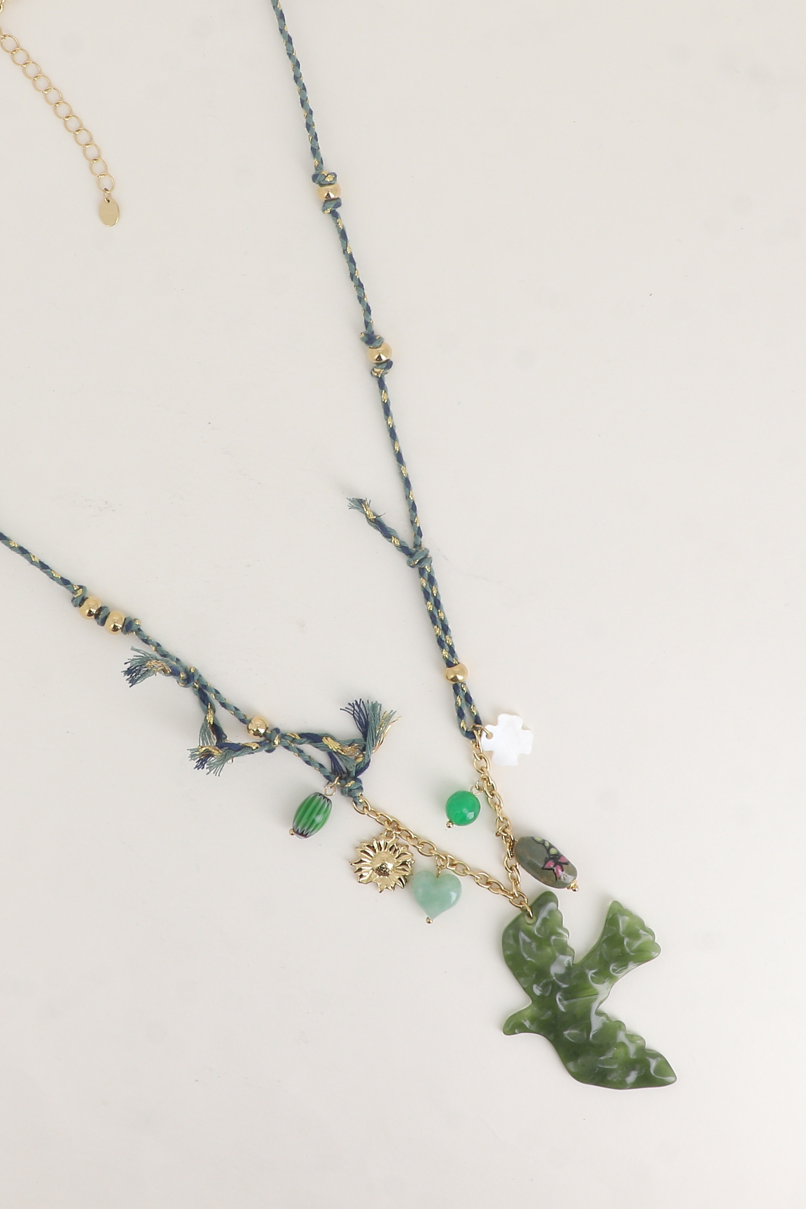 Mayorista Bohm - Collar - pájaro de resina, trébol de nácar, flor, corazón, cuentas de cerámica