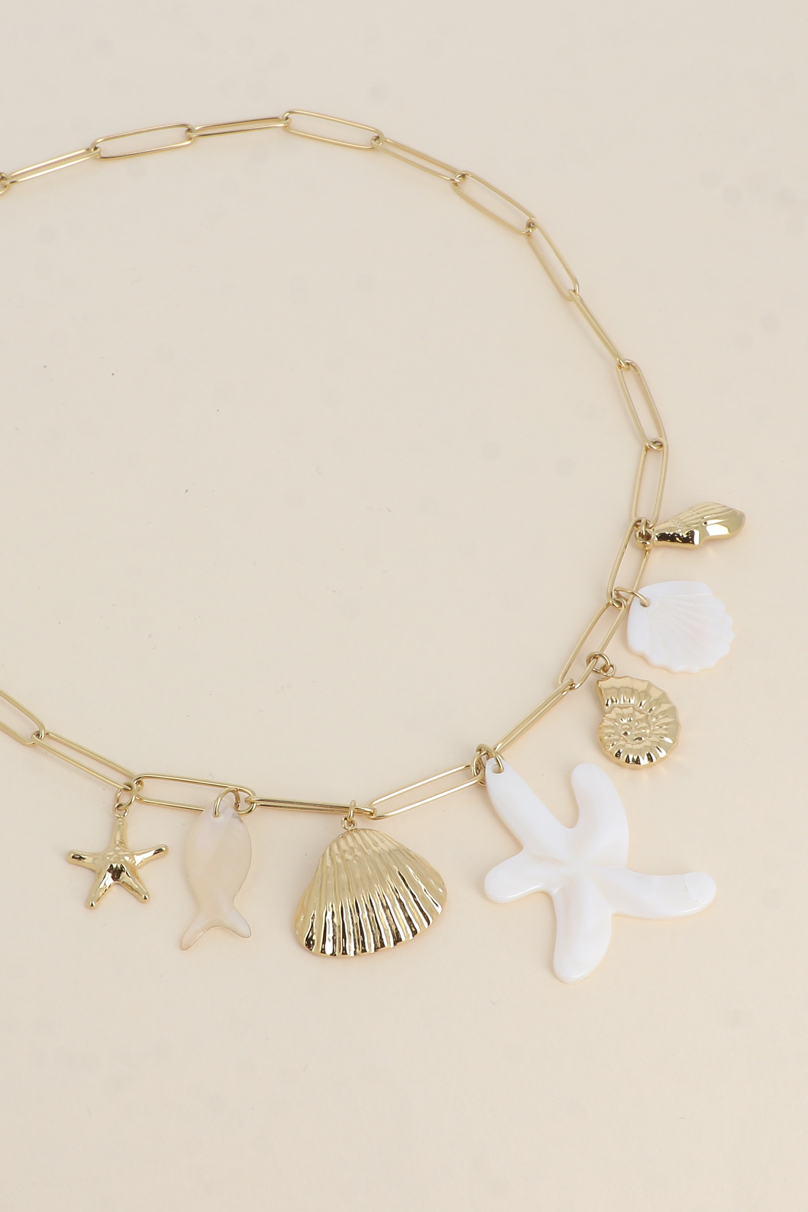 Grossiste Bohm - Collier - étoiles de mer, poisson en acétate et coquillages et pâtes de verre