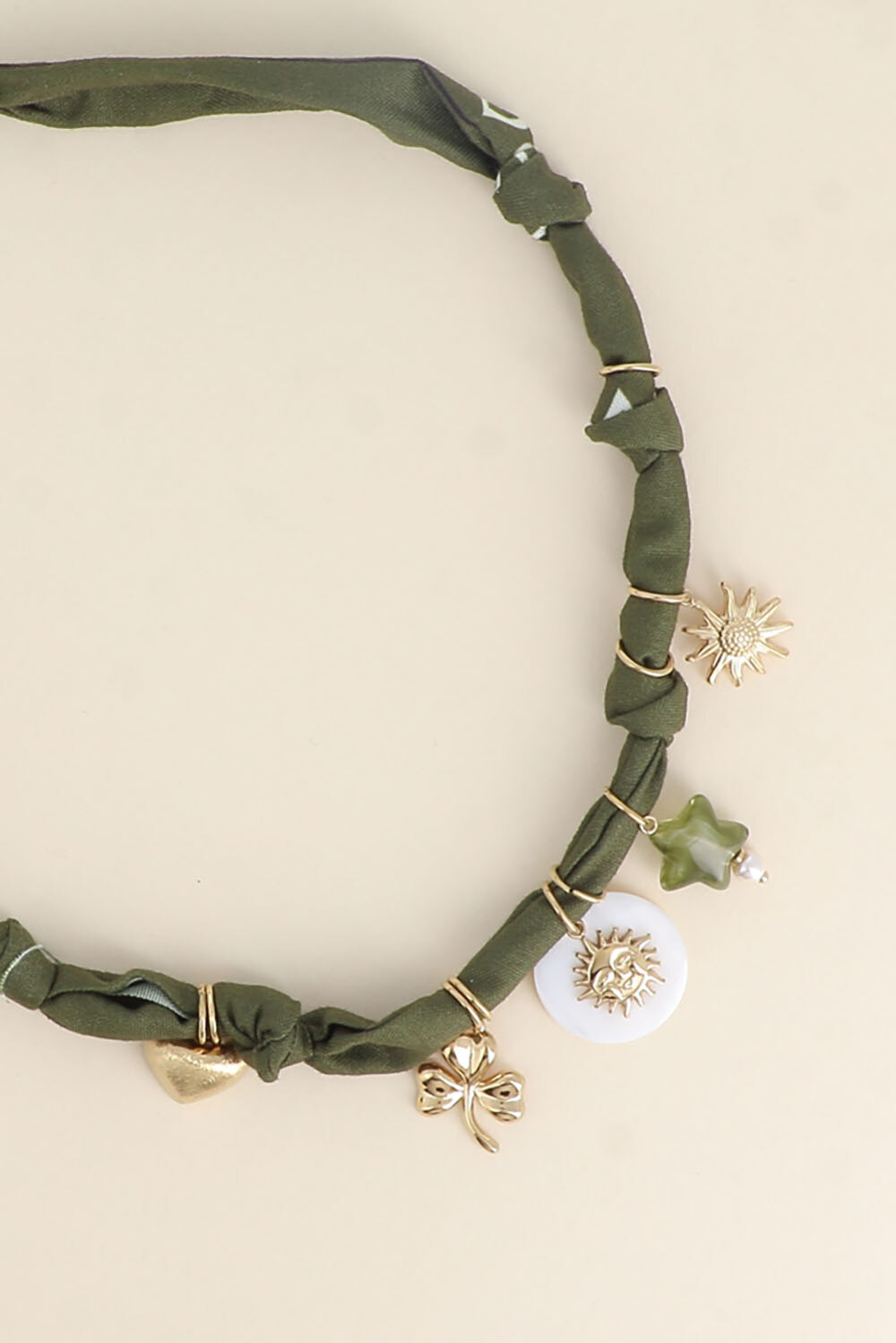 Mayorista Bohm - Collar - cinta, dijes (corazón cepillado, trébol, sol, pieza de nácar, estrella de resina, flor)