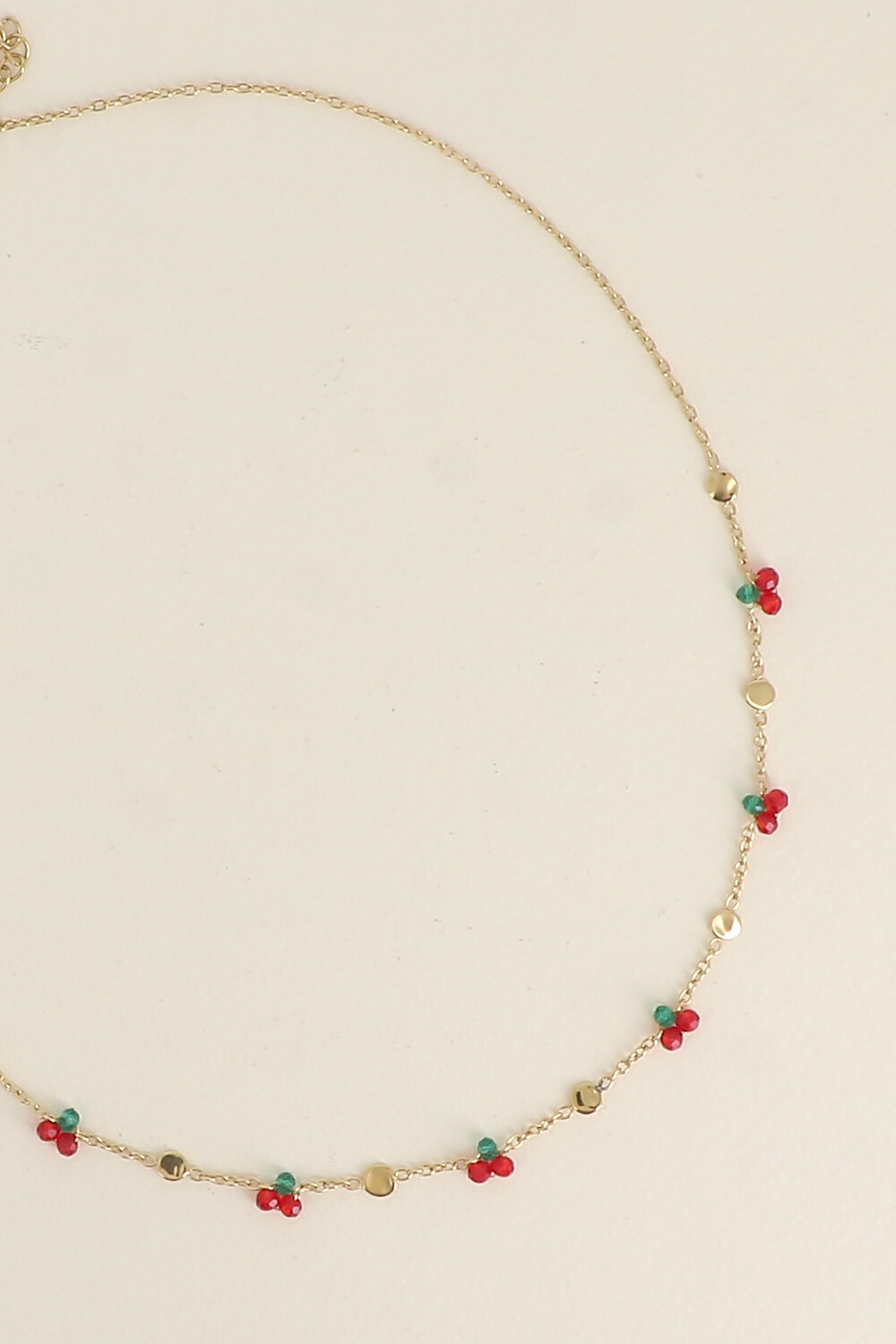 Grossiste Bohm - Collier - pastilles rondes martelées et de perles cerises