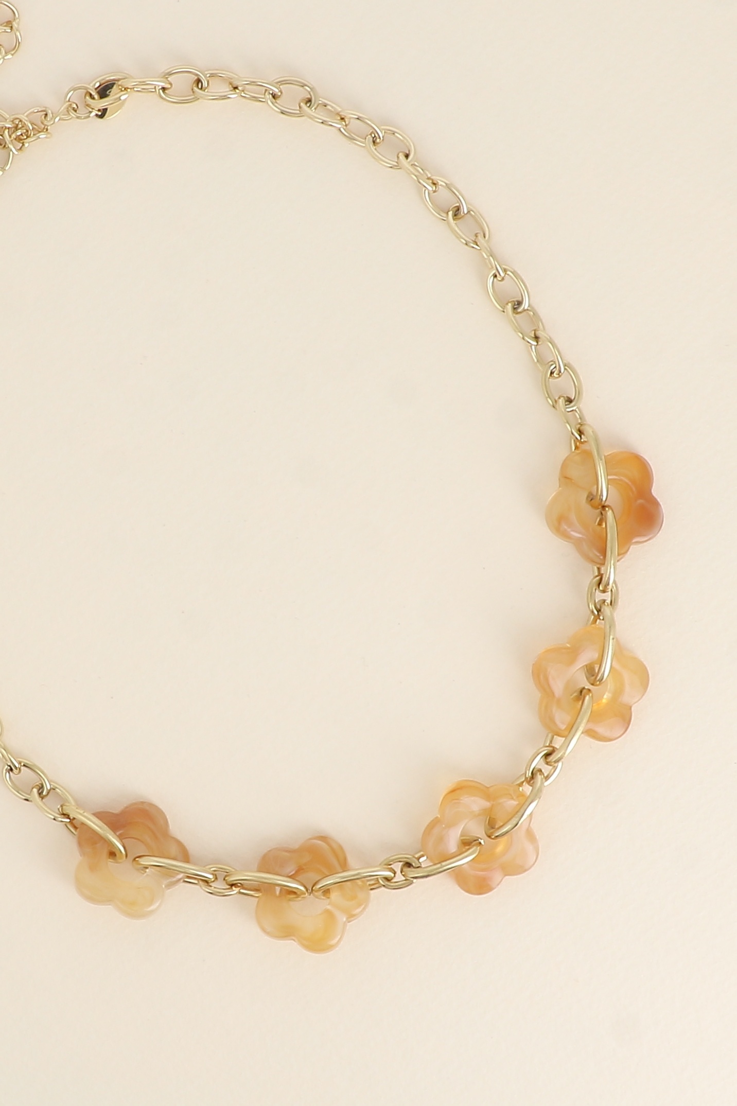Mayorista Bohm - Collar - 5 flores de resina y eslabones ovalados