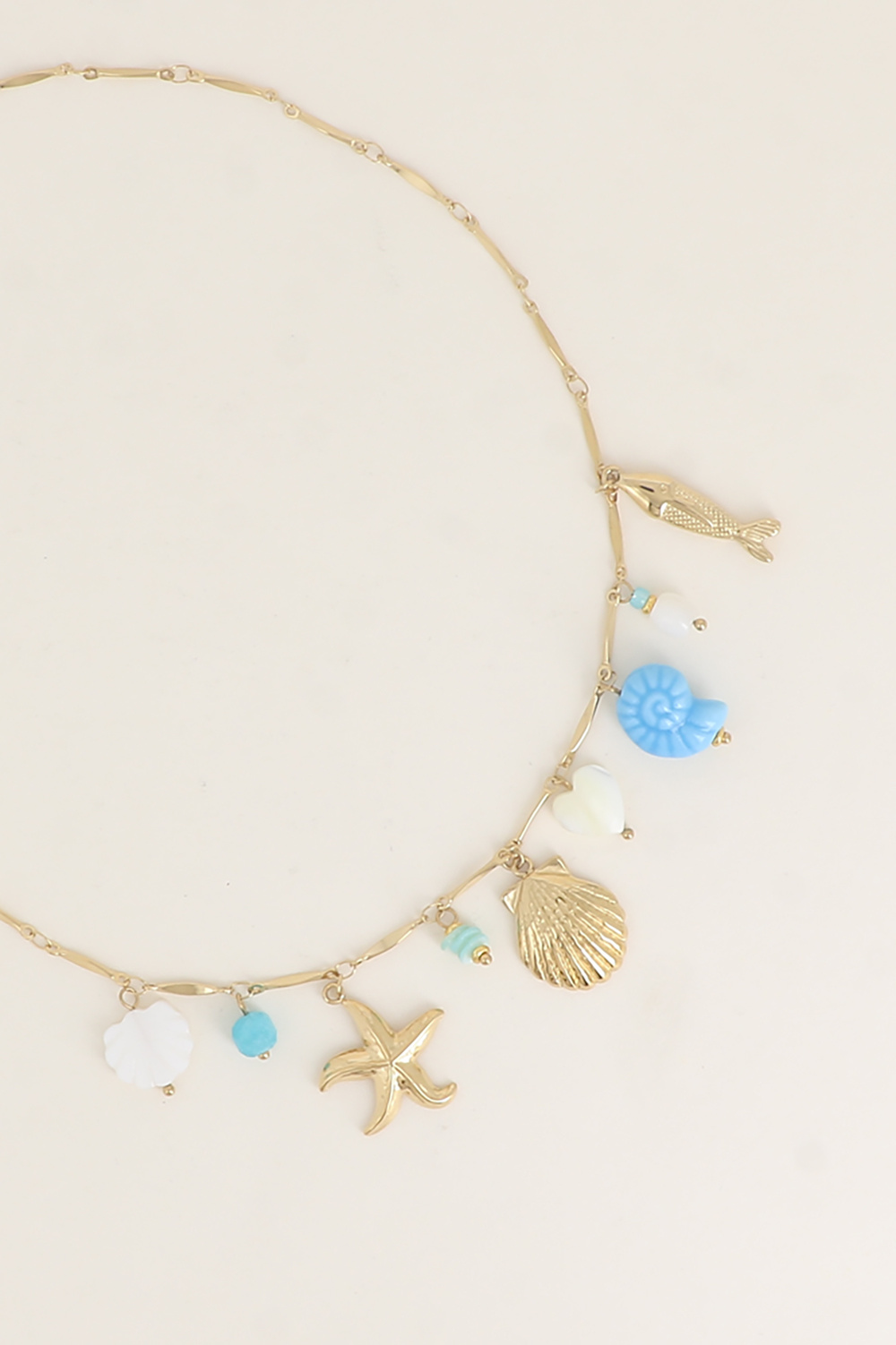 Grossiste Bohm - Collier - breloques (coquillages, coeur nacré, céramique émaillée, pierres naturelles)