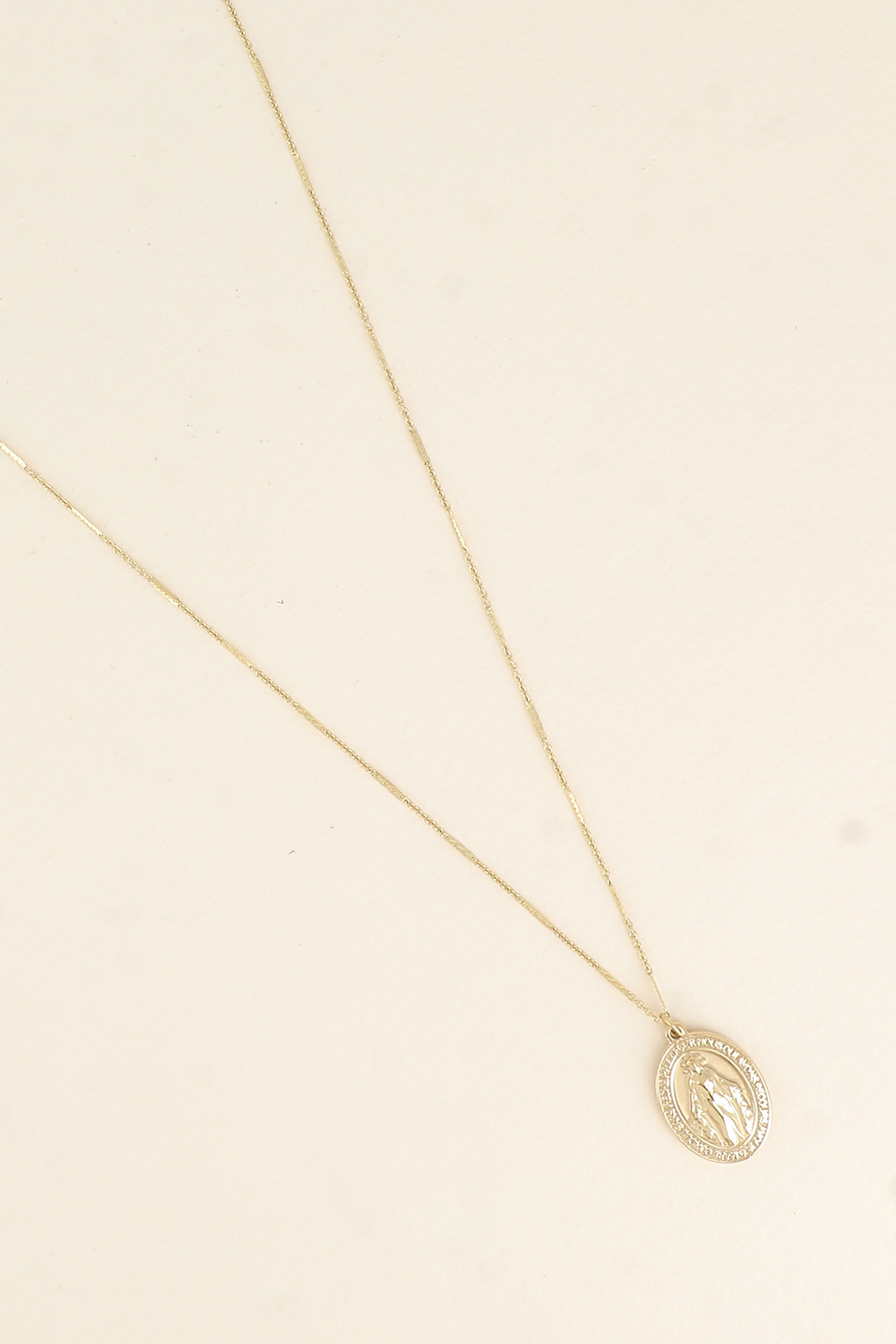 Grossiste Bohm - Collier - pendentif ovale avec la Madone