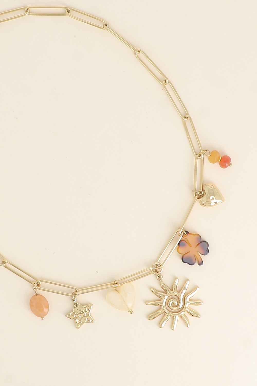 Grossiste Bohm - Collier - étoile martelée, coeur et trèfle en résine, soleil tourbillonnant, coeur martelé