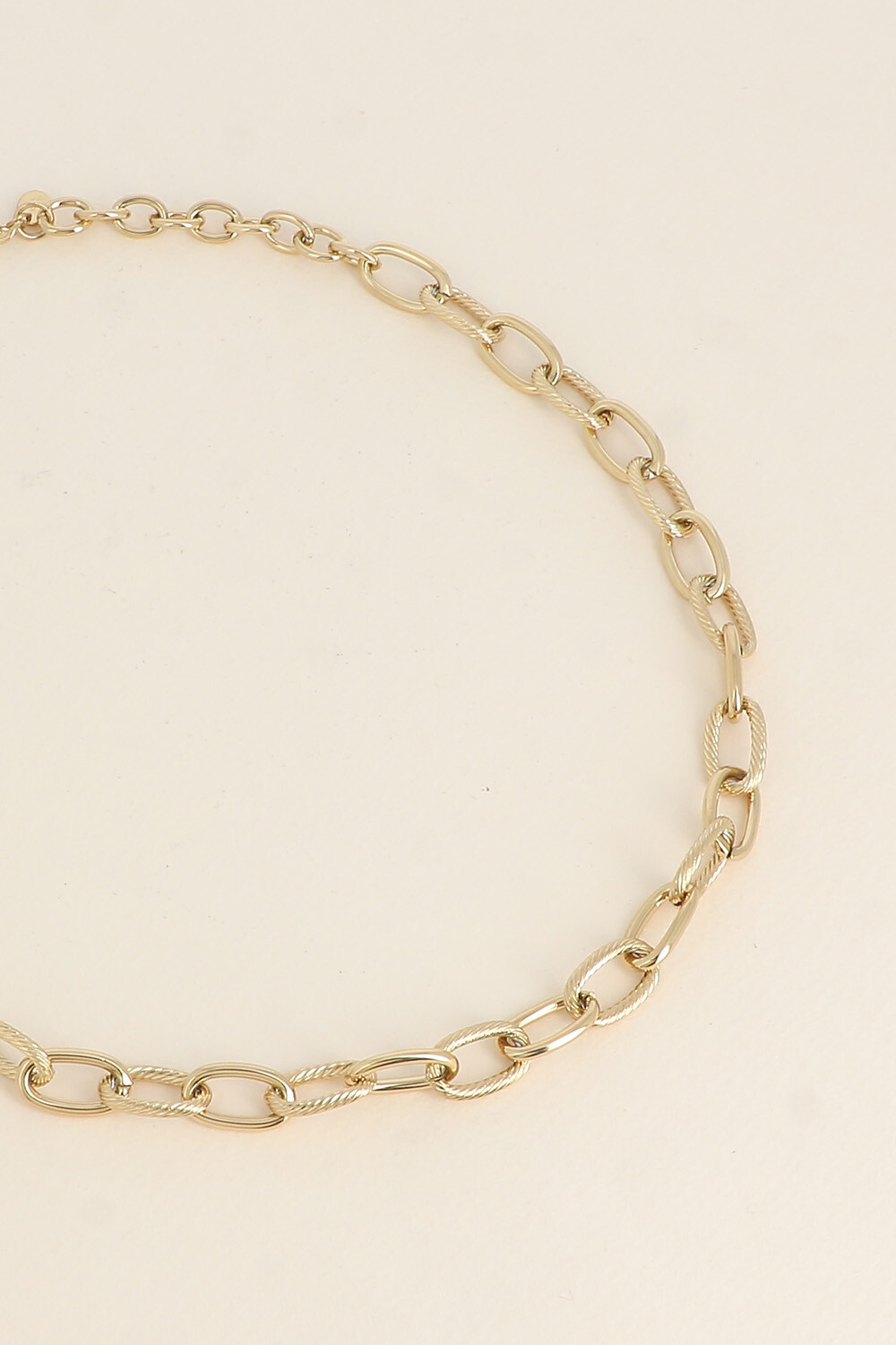 Grossiste Bohm - Collier - maille aux anneaux ovales lisses et torsadés