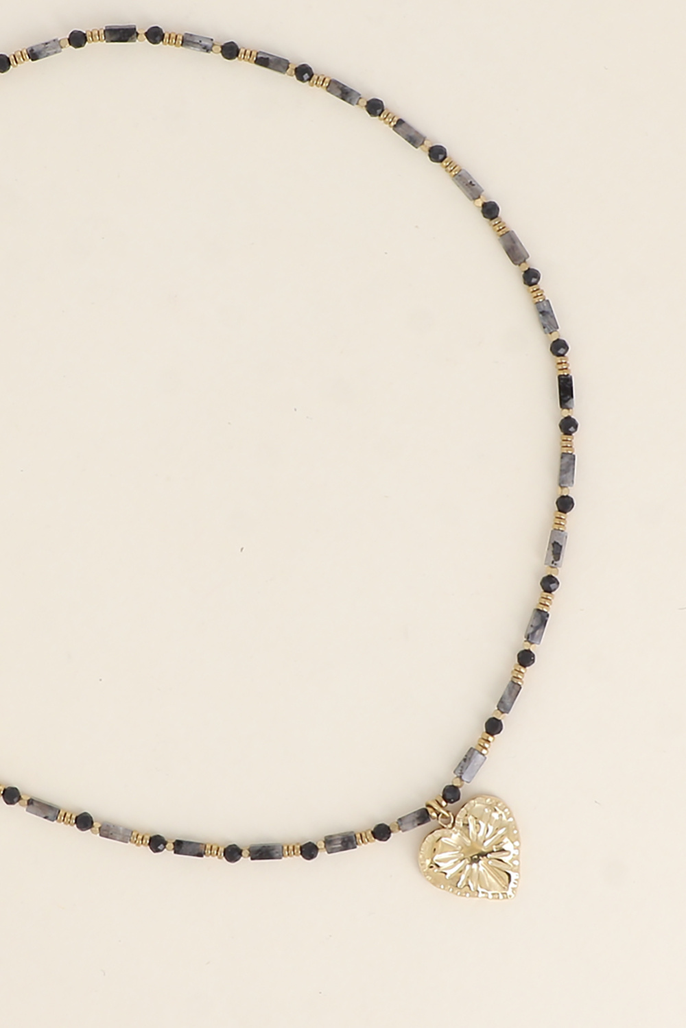 Mayorista Bohm - Collar Carlota - gargantilla con piedras naturales y colgante (cangrejo, luna, corazón, trébol, flor, sol)