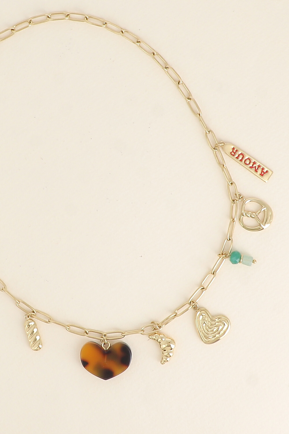 Grossiste Bohm - Collier - coeurs, plaquette AMOUR en émail, croissant, bretzel et perles