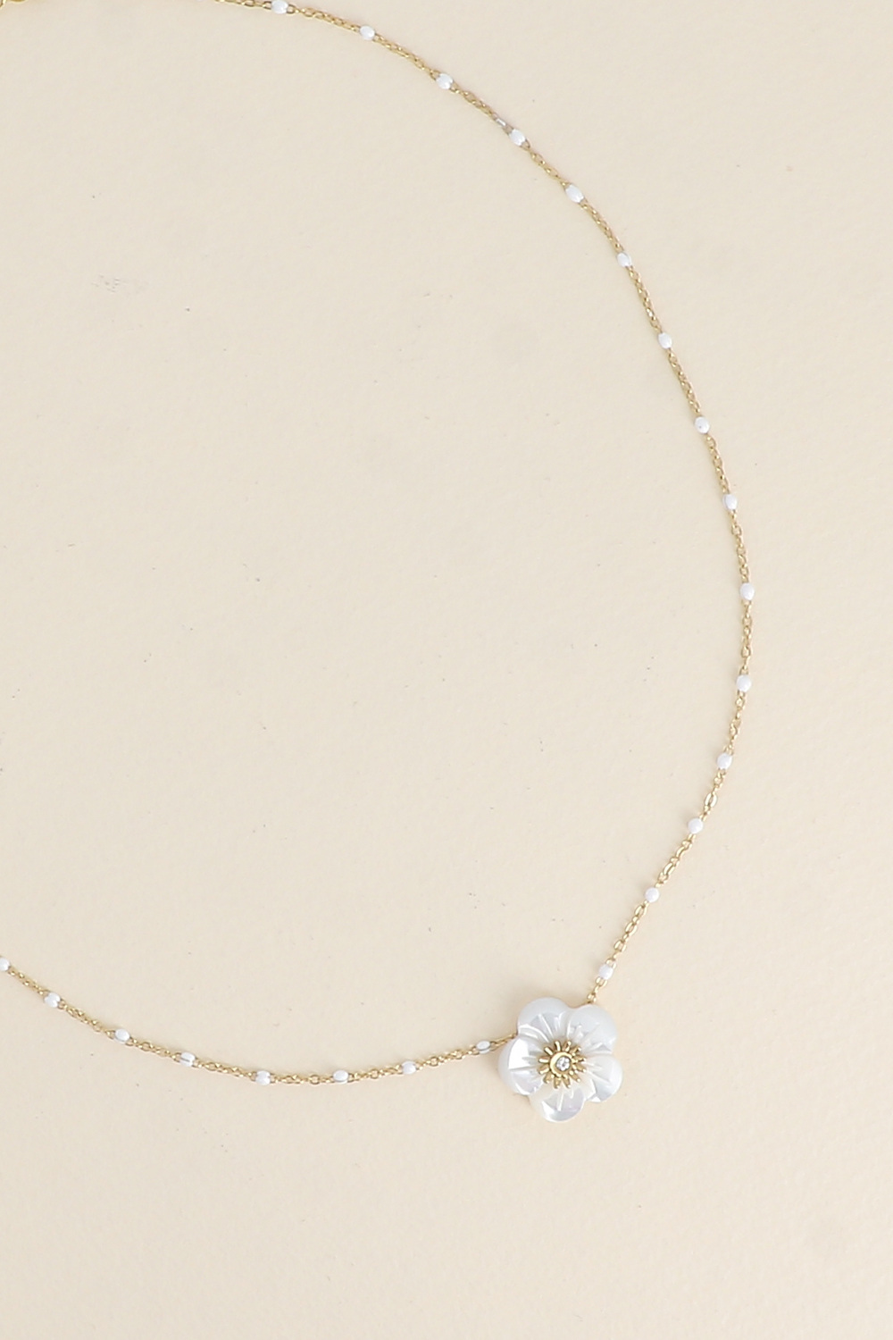 Großhändler Bohm - Halskette - emaillierte Kette und perlmutt Blume
