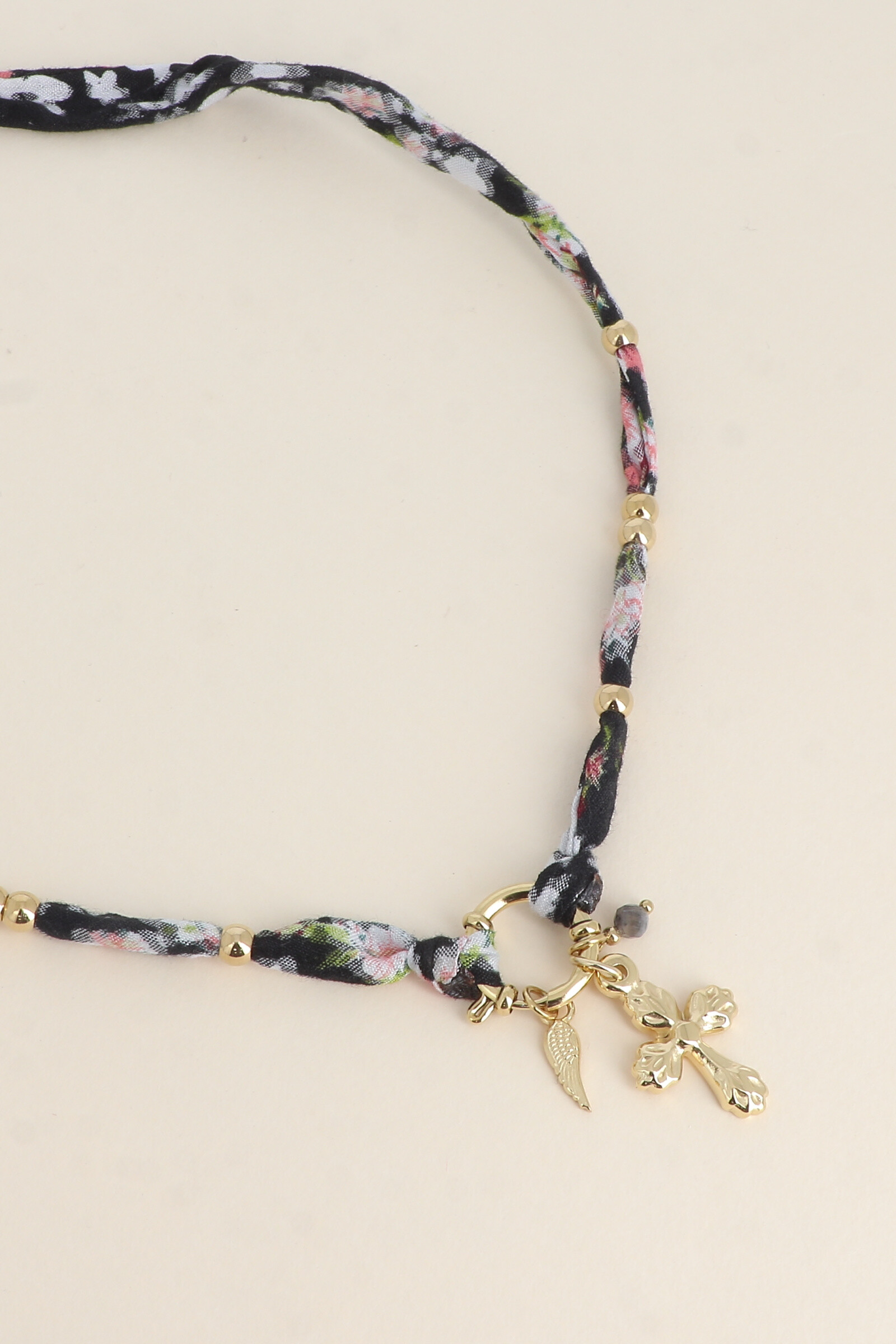 Großhändler Bohm - Halskette - Stoff mit Bojeverschluss, religiöses Kreuz und Flügelanhänger