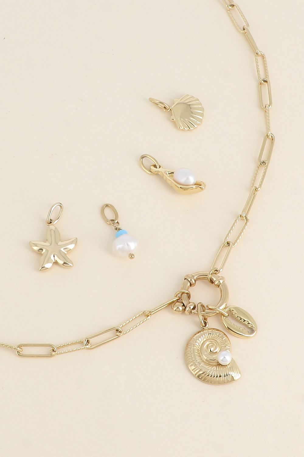 Grossiste Bohm - Cartelette SUMMER VIBES Collier et 6 pendentifs (coquillage et cauri)