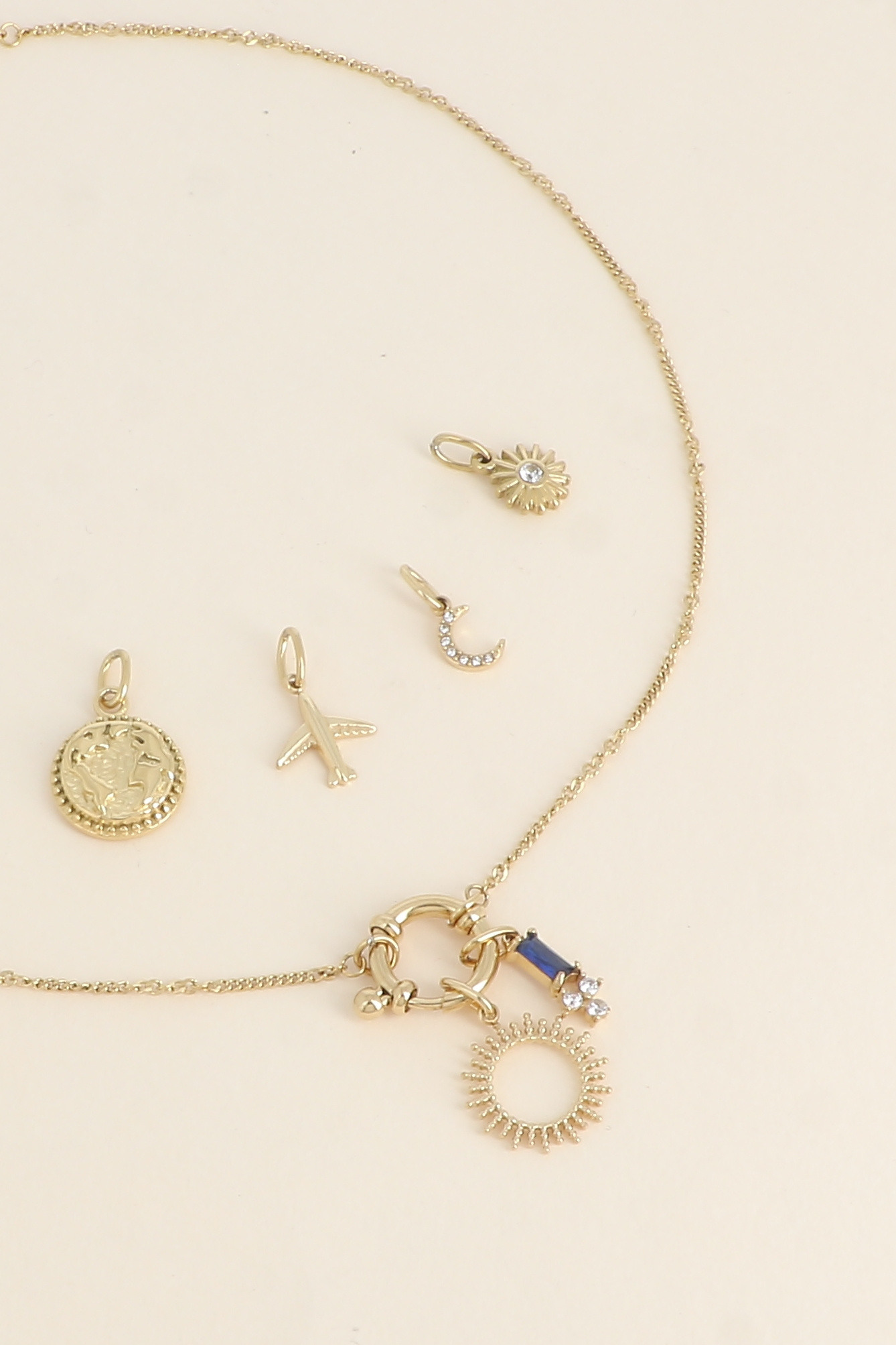 Grossiste Bohm - Cartelette CARPEDIEM Collier et 6 pendentifs (soleil et cristaux)