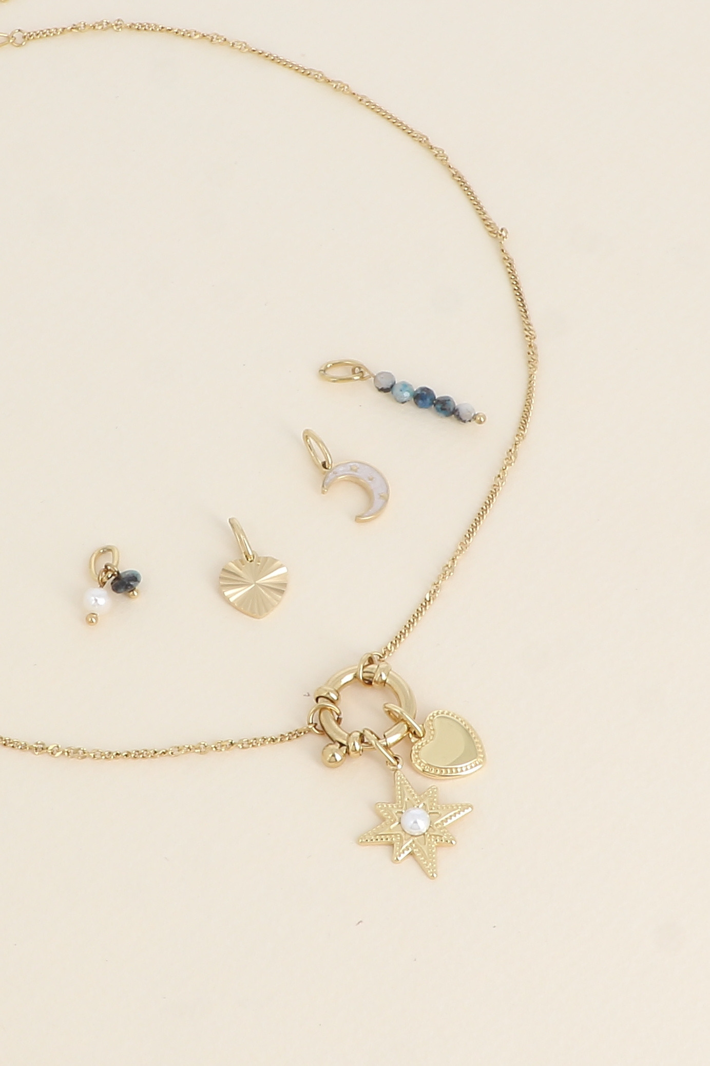 Grossiste Bohm - Cartelette WITH LOVE Collier et 6 pendentifs (étoile, boule de résine et coeur)