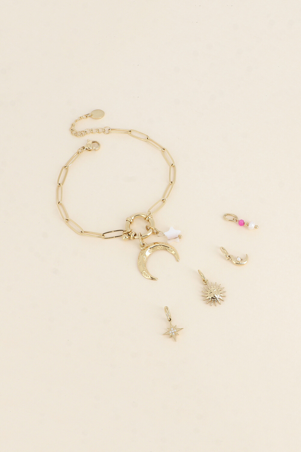 Grossiste Bohm - Cartelette CARPEDIEM Bracelet et 6 pendentifs (lune et étoile nacrée)