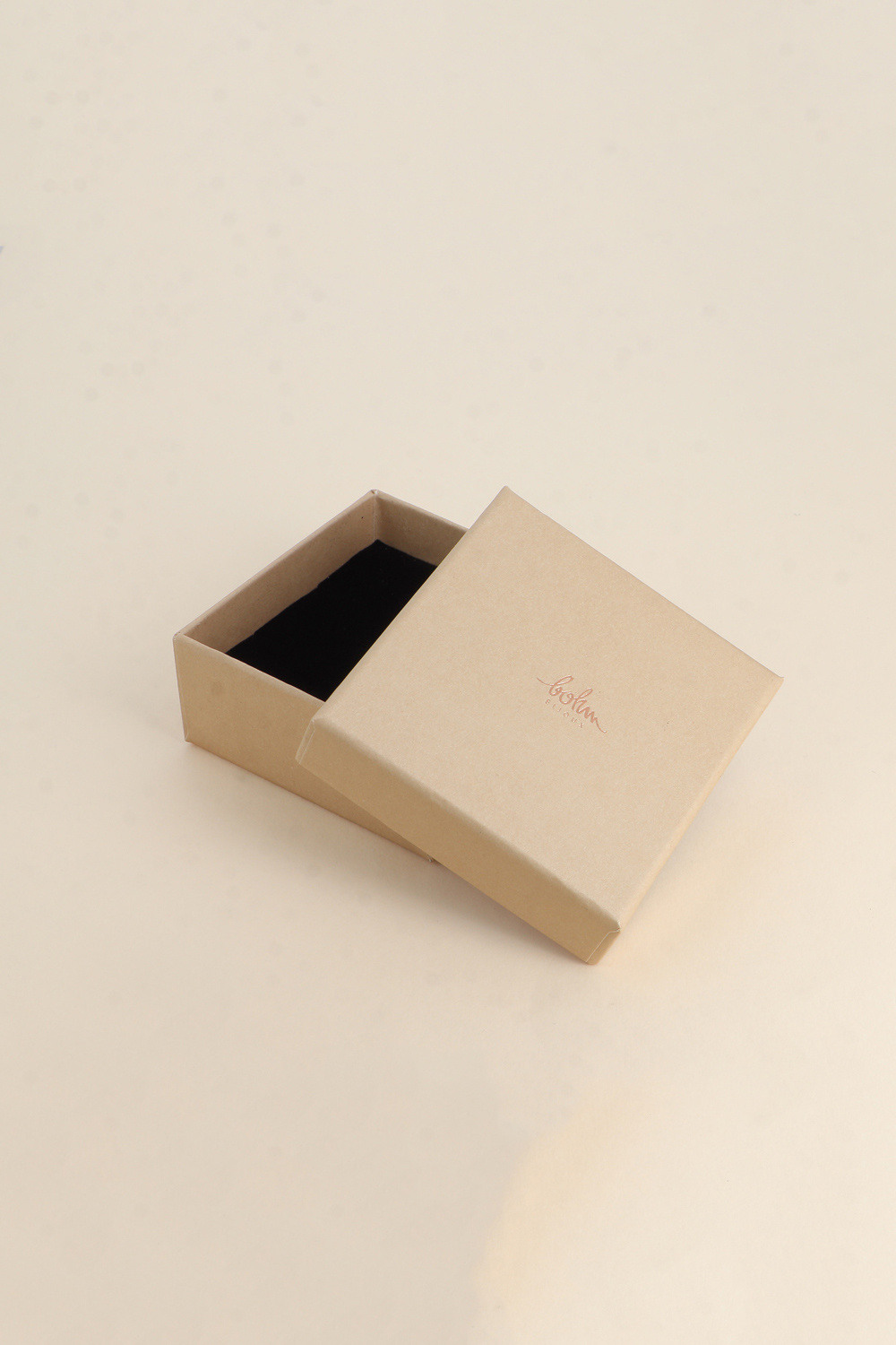 Grossiste Bohm - Petite boîte Bohm avec mousse noire - 7 x 7 x 3 cm