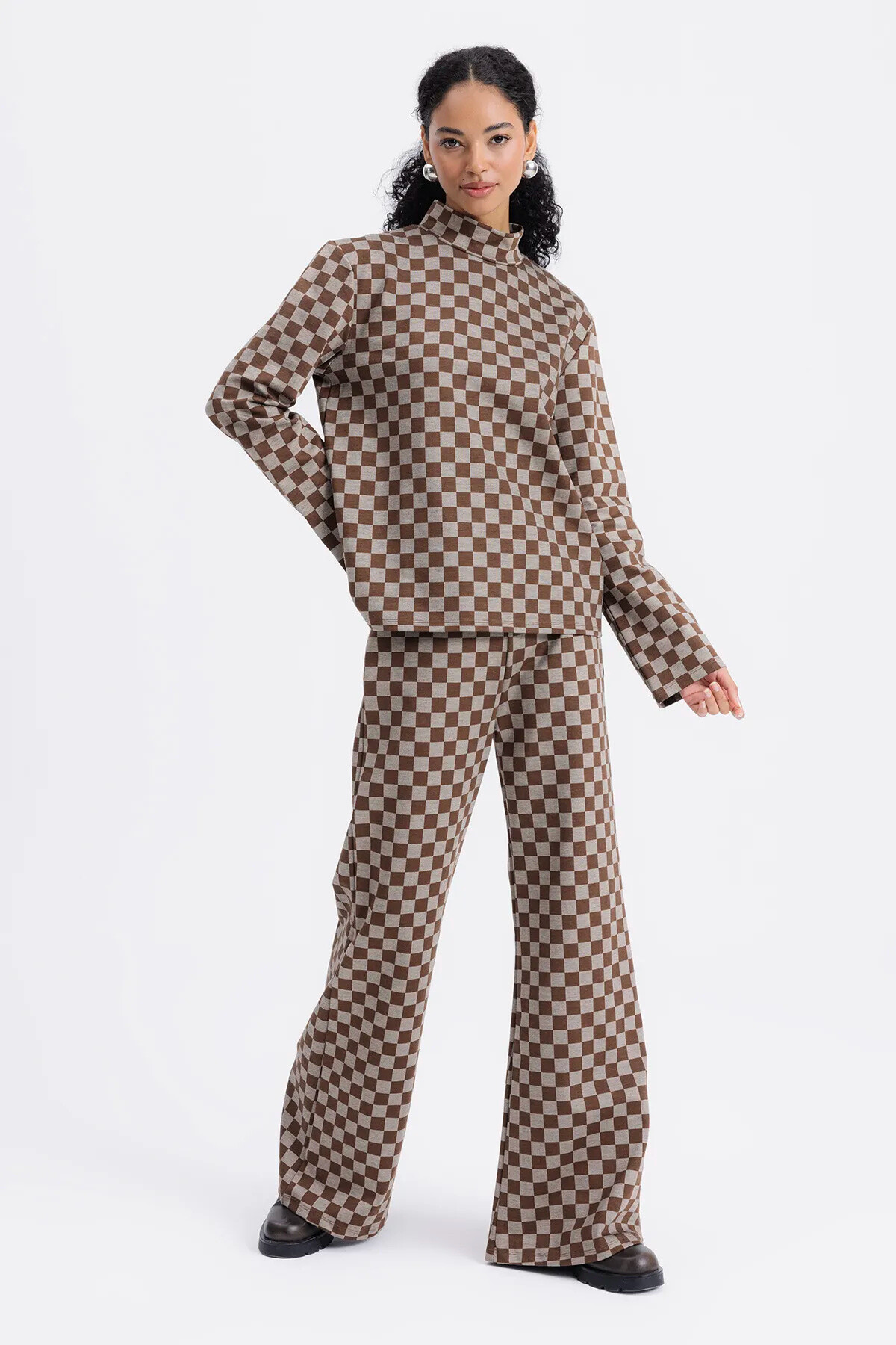 Grossista BSL - Set composto da camicia con colletto alto e pantaloni dritti - BSL