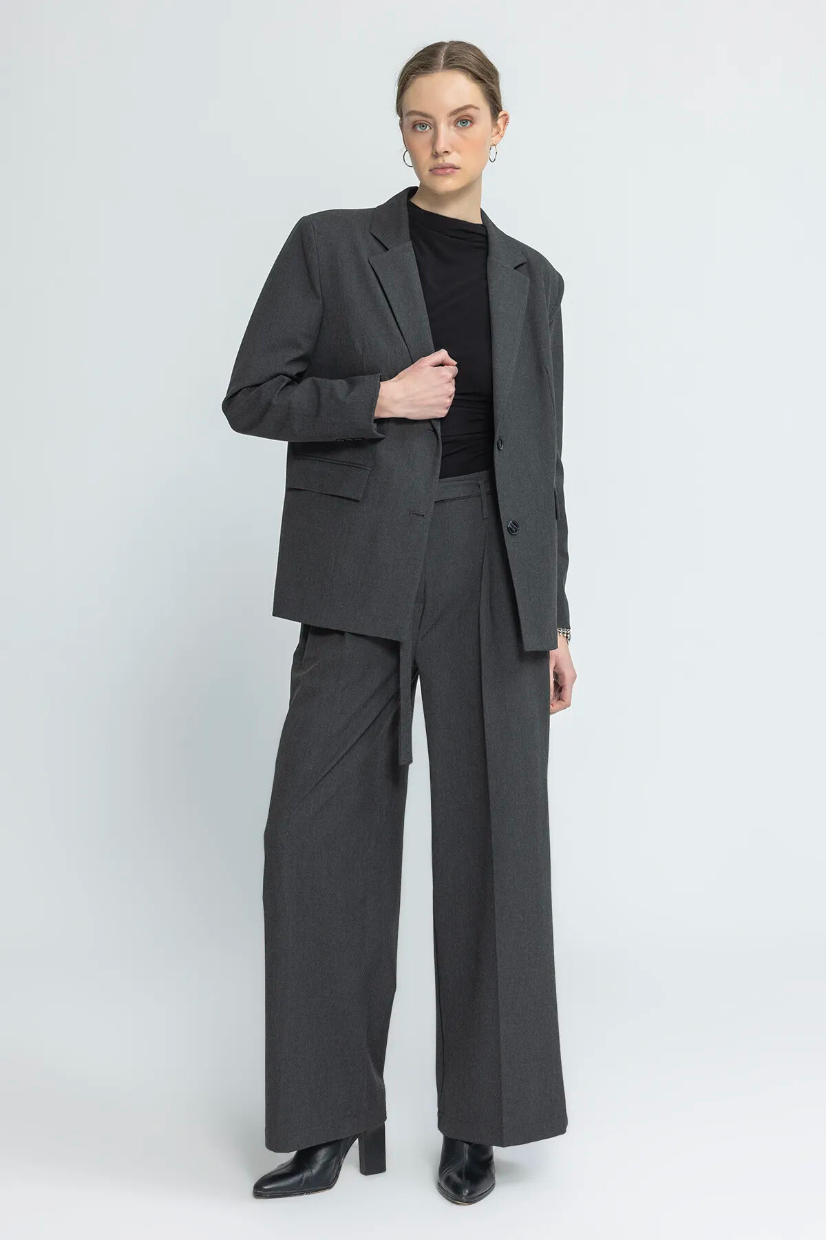 Grossista BSL - Set di giacca blazer classica e pantaloni plissettati con fibbia per cintura - BSL