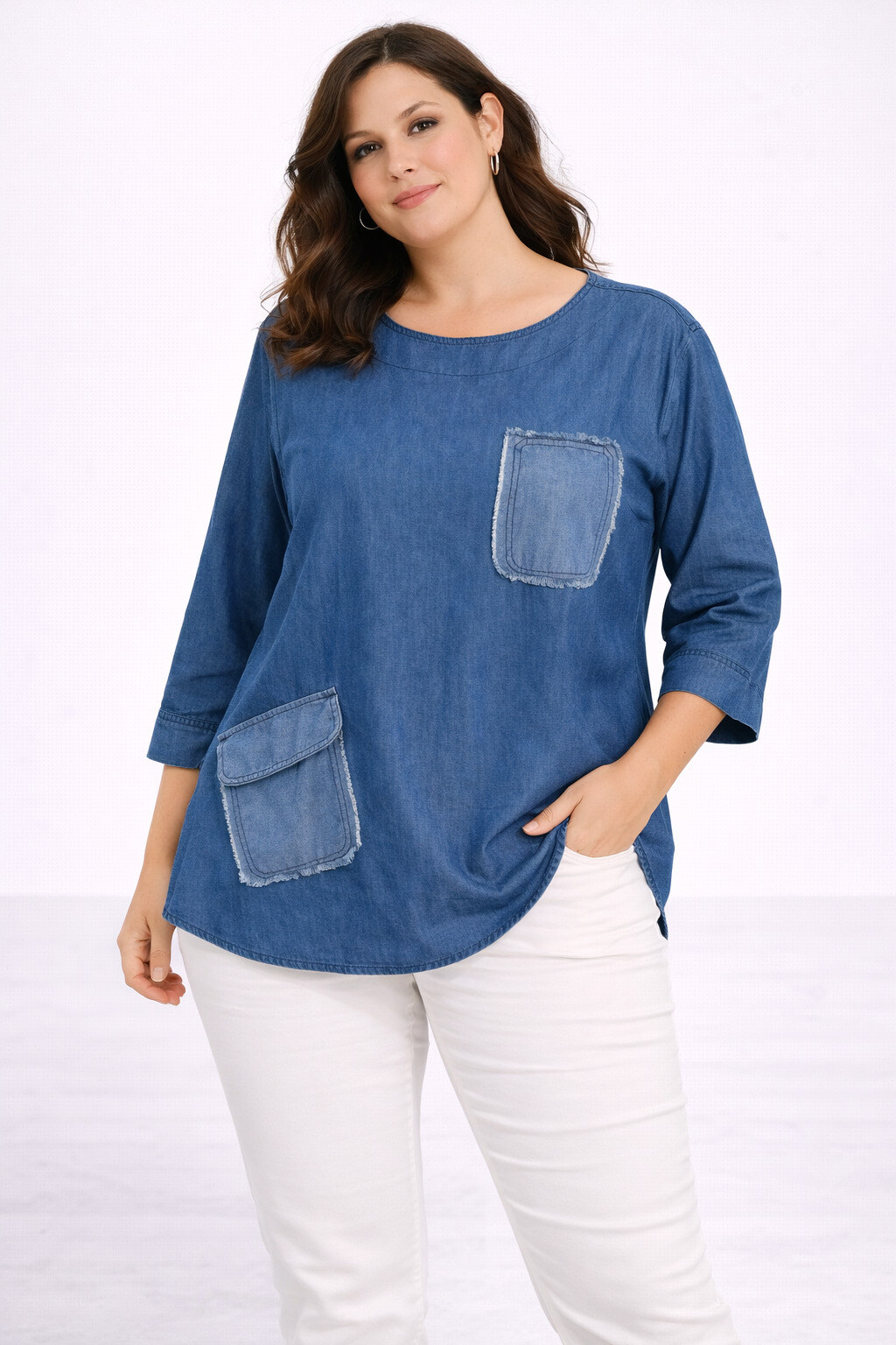 Blouse col bateau et avec poche à l'envers.