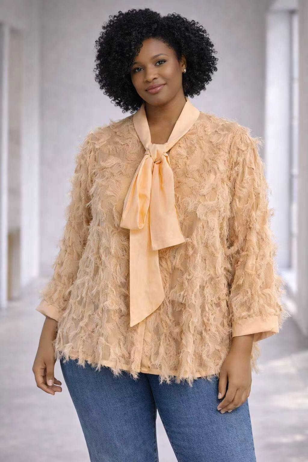 Mayorista Bubblee - Blusa de mujer talla grande con efecto de pluma texturizada y cuello con lazo elegante para la noche