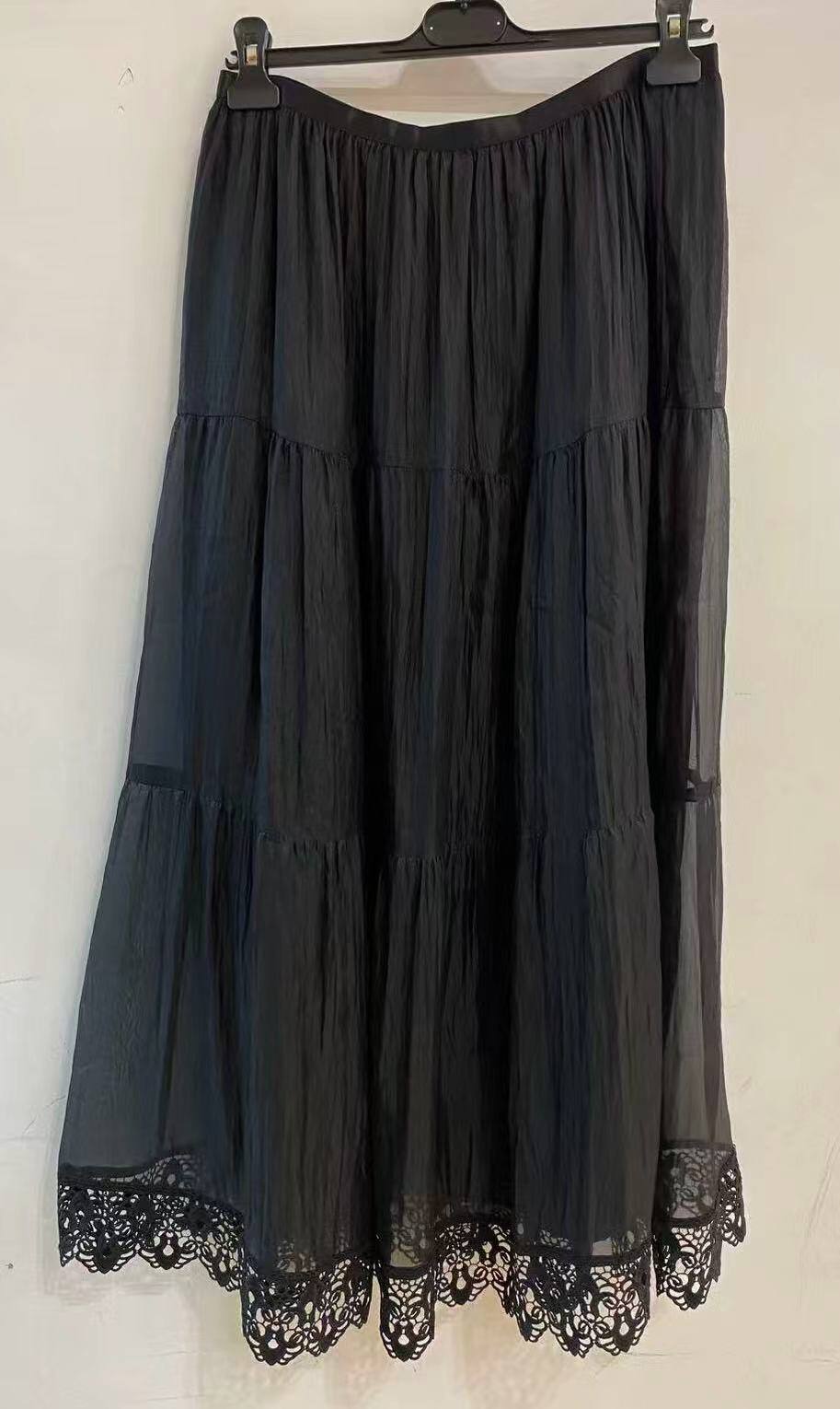 Light lace skirt with lining.